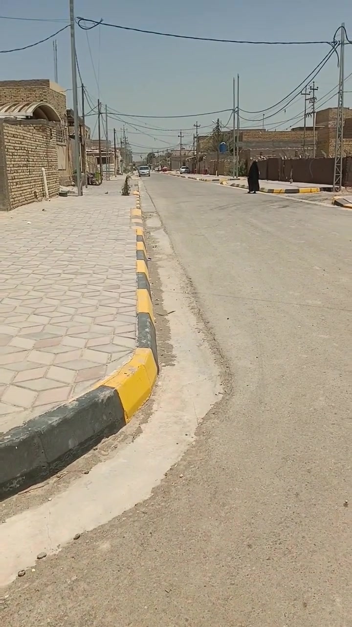 ملاحظة فيديو لشارع نهاية المنشور
سلام عليكم أخوان بيت للبيع مساحه 130 متر زراعي سند 25 العنوان قضاء الشامية ملحق حي العسكري الشرقي بناء طابوق فقط السياج بلوك ويحتوي على غرفه ومطبخ وصاله كبيره واستقبال ماكامل لنص  واليريد يتواصل فقط عل خط واتساب ***********
