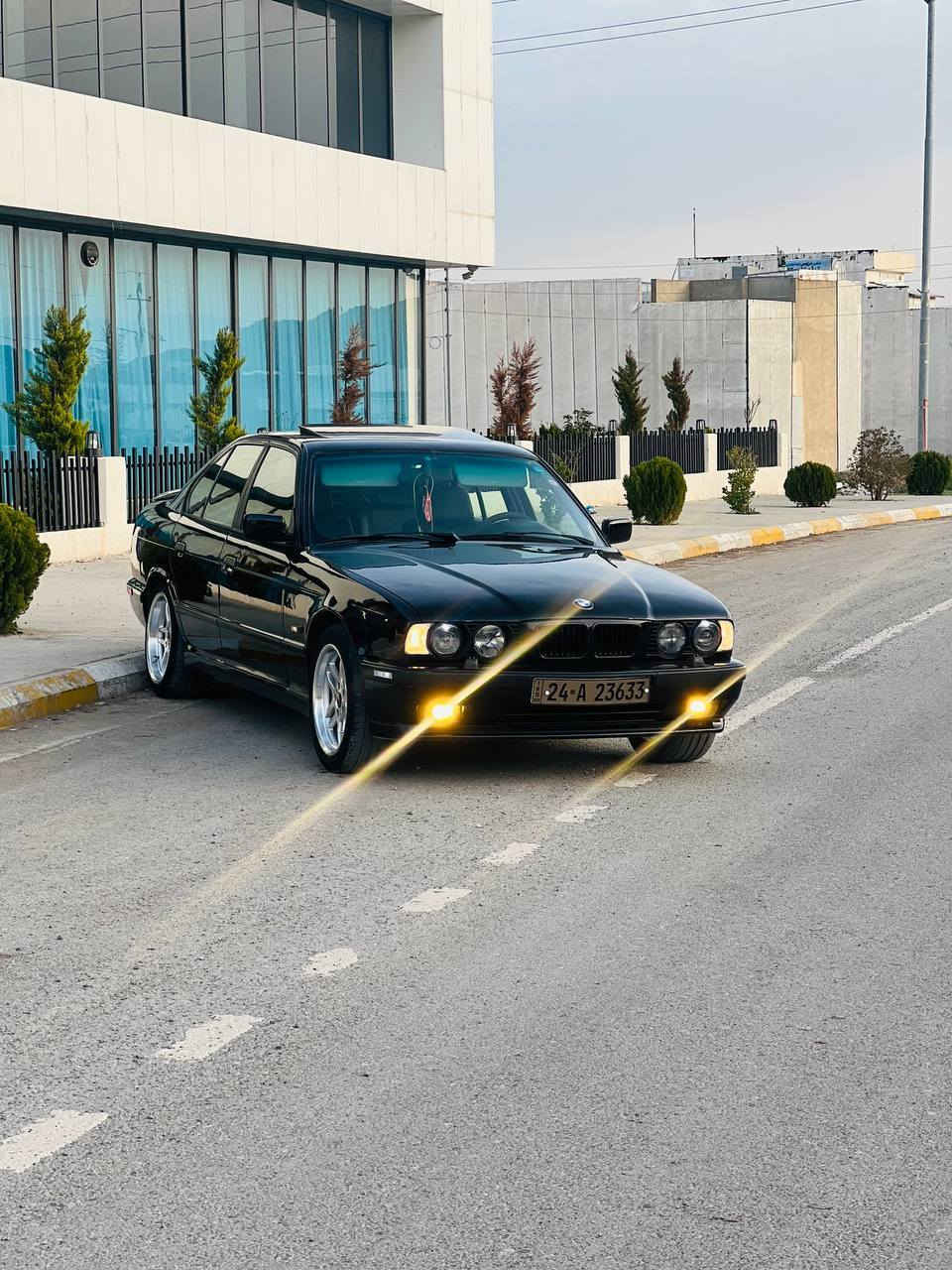 سلام عليكم سياره بي ام دبليو مويل 1994سياره كله M  525 سياره  جديده بمعنه كلمه تريد وكاله تريد تحويل سنويه بسمي  جديد ٣١هزه جديد سياره فول فول حساس دعاميه شغال  سعر سياره 85 وبيه مجال*********** مكان ساره سليمانيه
