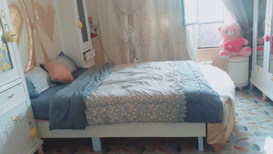 غرفة نوم تزكام درجة اولى والله
للبيع السعر مليونين و 300 الف 
اتصال ***********
