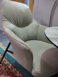 ميز طعام • ٢ كراسي • سعر خاص