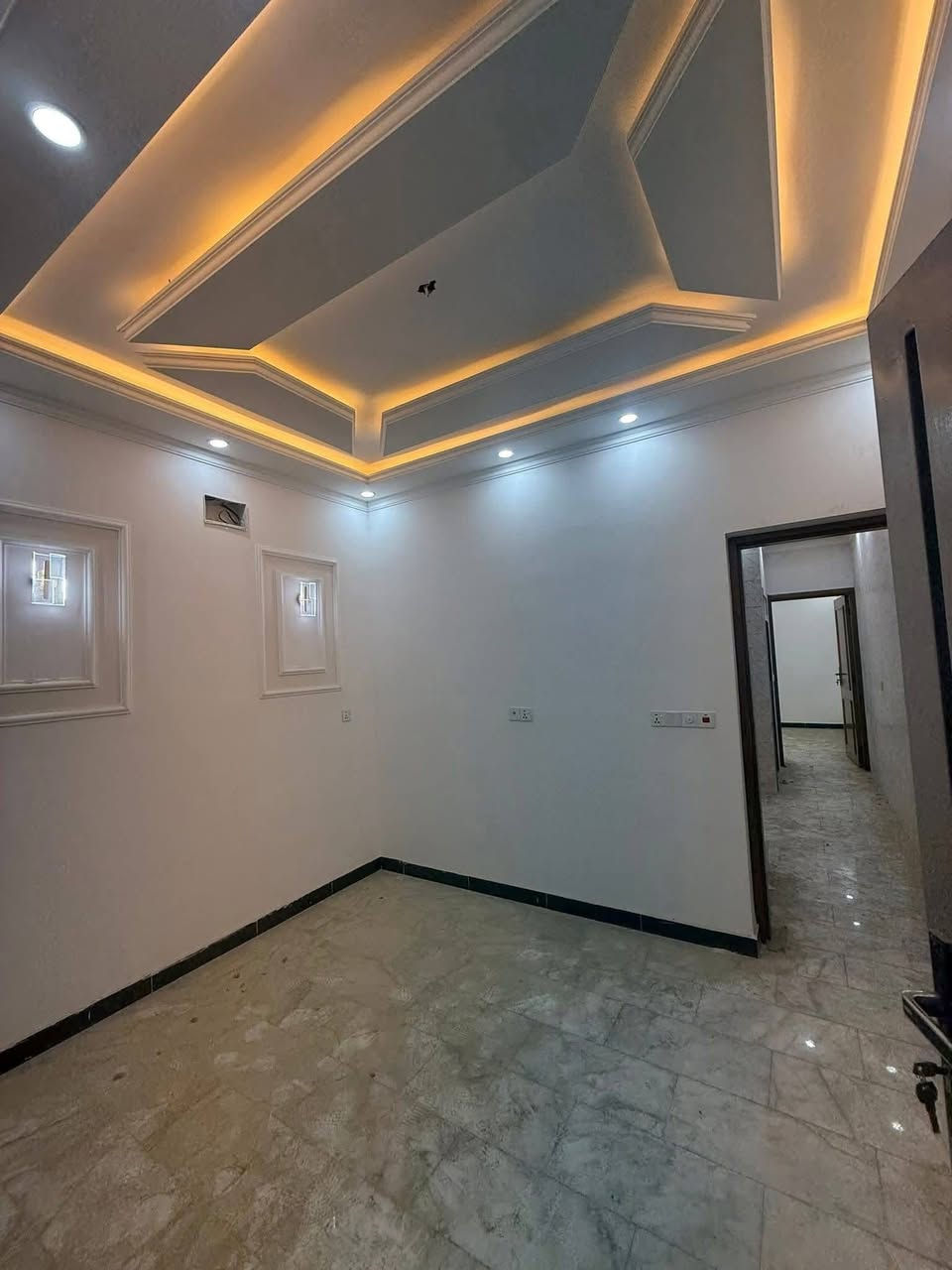 🥇 للبيع مشتمل  بناء حديث 2026 ديلوكس 🔑
 في 📍حي البنوك   …..🔥

🔸المساحه50 م    ركن مدخلين🔹واجهه   4 م 🔸نزال12.5  م 

✔️موقع مميز  شارع عريض 

📍عنوان حي البنوك فرع طرشي المصطفى
يحتوي على ستقبال مطبخ  + ثلاث غرف نوم +خدمات العدد 2 

—————————————  

🔺 للاستفسار اكثر مراجعه المكتب 🔺

💎  الماس   …  للاستثمار والتطوير العقاري 💎

📍 الكائن . حي البنوك  سايدين التربيه 🏘️
 
🔻او الاتصال على الارقام  او مراسه الصفحه🔻 

☎️  ***********

☎️ ‭***********
