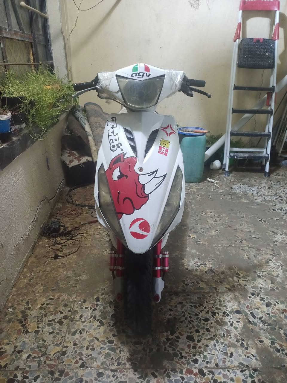 السلام عليكم دراجه ماكس مضلع البيع ما بيها تبخير ولا تنقص ولا تنضح ناقصه بس تاير خلفي شوته مكينه ما مفتوحه برغي ما مفتوح بيها السعر 200قفل العنوان الزعفرانيه رقم *********** مراسله واتساب
