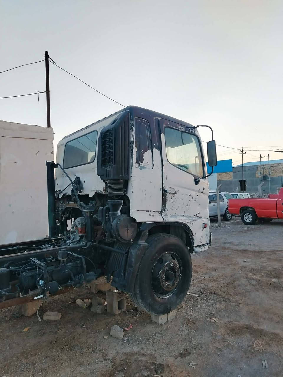 موديل ٢٠٠٥
حموله ٤ طن
بدي ذات جوانب متحركه
استعمال شي بسيط سياره زيرو
اضرار تخريب بالبجم مو حادث
طول الشاصي ٧.٥ متر من ظهر القماره
مكفوله كير ومحرك واكسل من كلشي عد تخريب القماره
سياره ٨ برغي مامفتوح بيها برغي واحد
ستيرن يسرا بلادي بدون تحوير ستيرن او شاصي

رقم انكليزي واسط
العنوان :واسط كوت قرب البوابه كوت بغداد
الأرقام  ***********
***********
