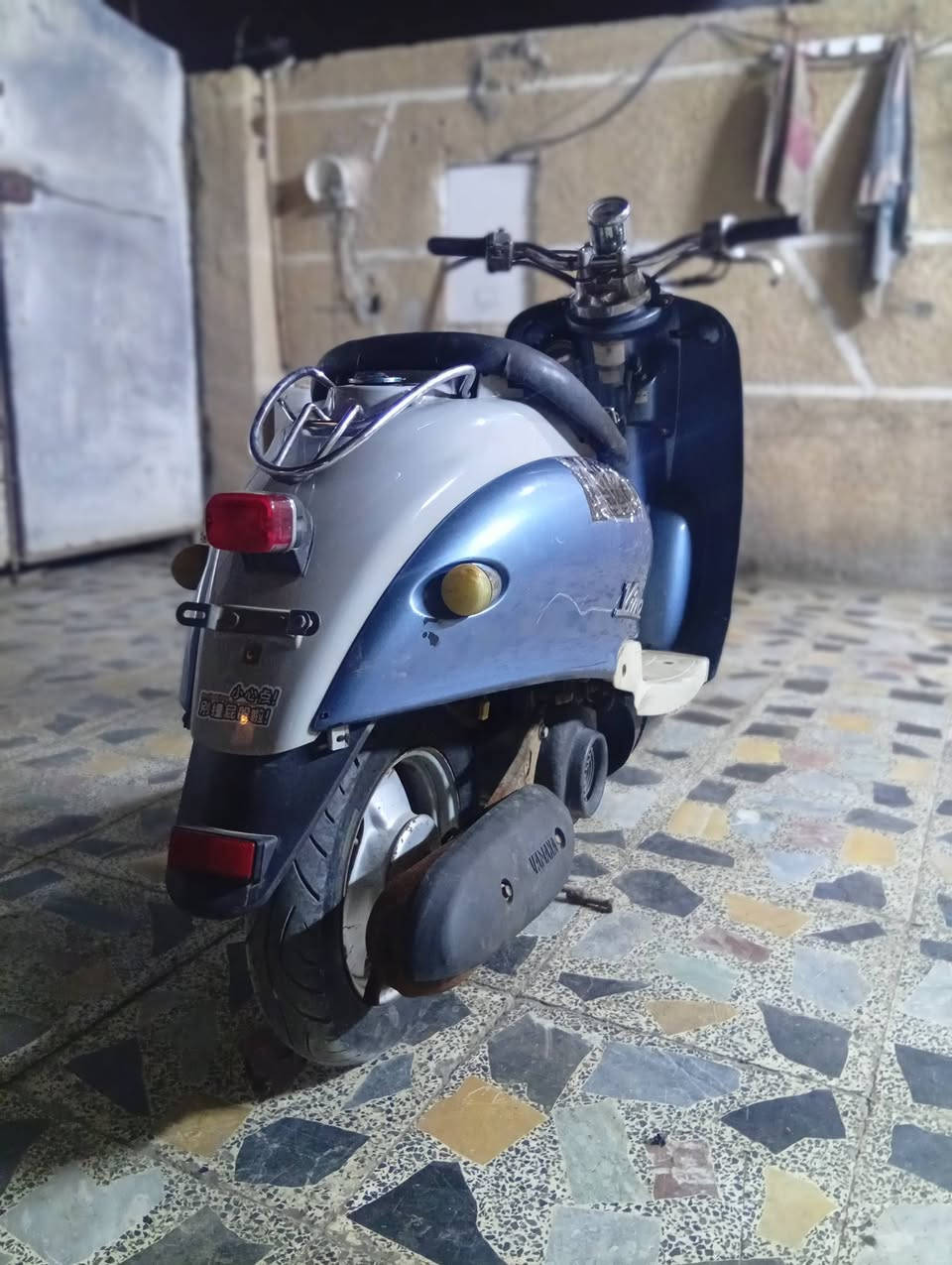 سلام عليكم شباب دراجه كلاسك نثيه للبيع مكينه واكسل بلاد دراجه كلها بلاديه كهربائيات كلها شغاله سلف وهندر شلعه ومعدل خير من الله  تايرات جدد السعر250وبيها مجال بسيط مكاني بغداد بوب الشام رقمي ***********
