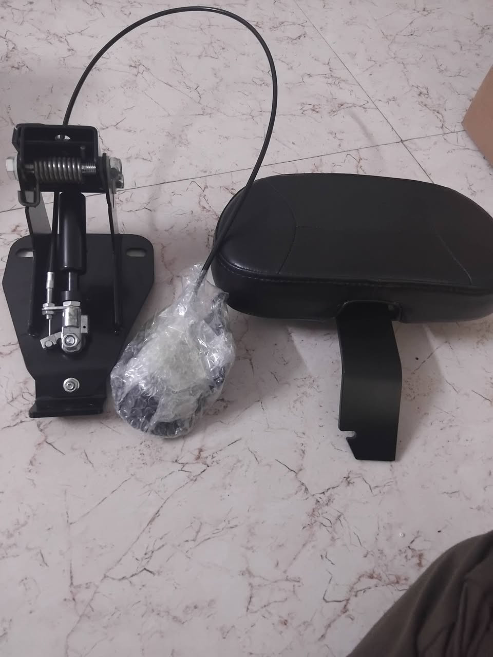 السلام عليكم اغراض اصليه للبيع تجوه دراجه بك لايت شيري بواري فاره غسل خوذه لحيم كسارات دراجه للاتصال ***********
