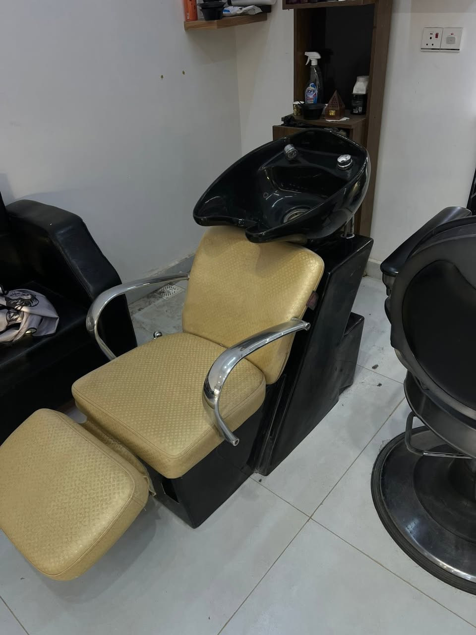 مغسله كرسي بيها جك يتكبر الكرسي ويتصغر جديده ونضيفه استخدام قليل٤٠٠ الف ***********واتساب
