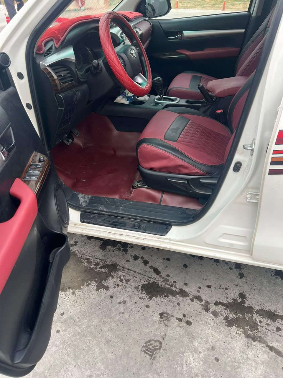 تيوتا هايلوكس موديل 2016كير اوتماتيك 
السياره بيها صبغ بابين من الخط وجوه بدون دواخل وفتح وشويه بالبدي اثر شخط خارجي والباقي مكفول 
سعر 215وبيها مجال مكاني الرمادي 

***********
