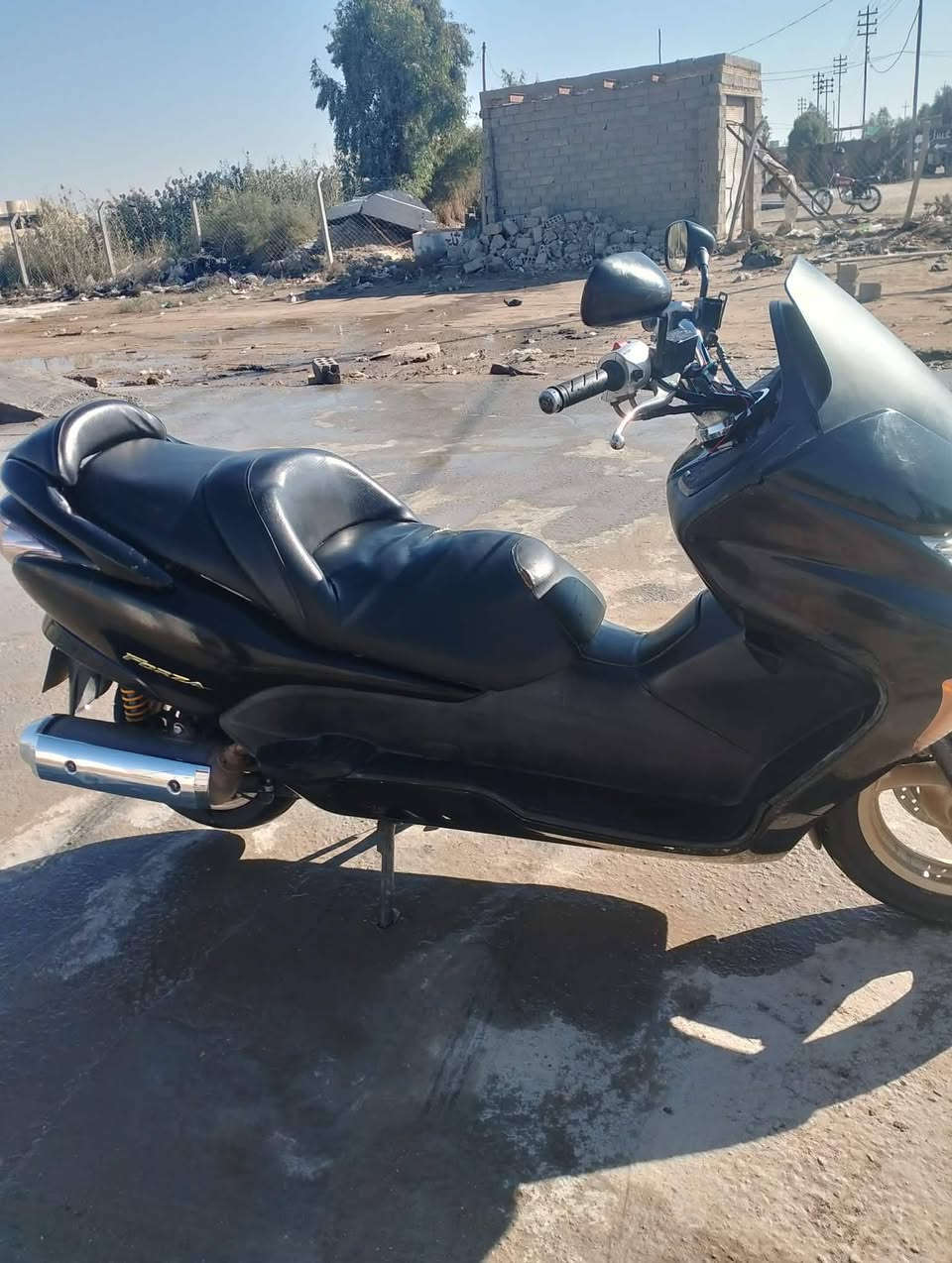 السلام عليكم الدراجة بوضع الوكالة كلشي بيهة شغال شلعة زاد معدل خير من الله الدراجة مصارلهة اهواي من طالعة من الرنبة مكينة مكفولة والكير شغال 7نمر 4تحويلات مكان الدراجة بابل ناحية الطليعة وذة رقمي *********** للعلم (مكلف بل النشر اتصل لاتراسل خاص)
