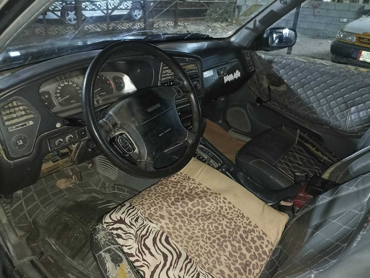 السلام عليكم سياره للبيع برنس فراشه موديل 1996
كير اوتماتيك كير ومحرك خير منالله صدر امامي خلفي جديد 
تخم تاير ويل نضيف داخل خارج نضيف نقص فقط البطانه مال  الباب الخلفي  محرك مفتوح  رقم انبار تحويل مباشر 
السعر 30 ورقه وبيهه مجال قليل لمو شراي ليكسر بحلال العالم 
موصله سعر السياره مكاني الرمادي السبعه كيلو مكلف بنشر هذا رقم صاحبهه وخابره ‏‪0790 494 1936‬‏
