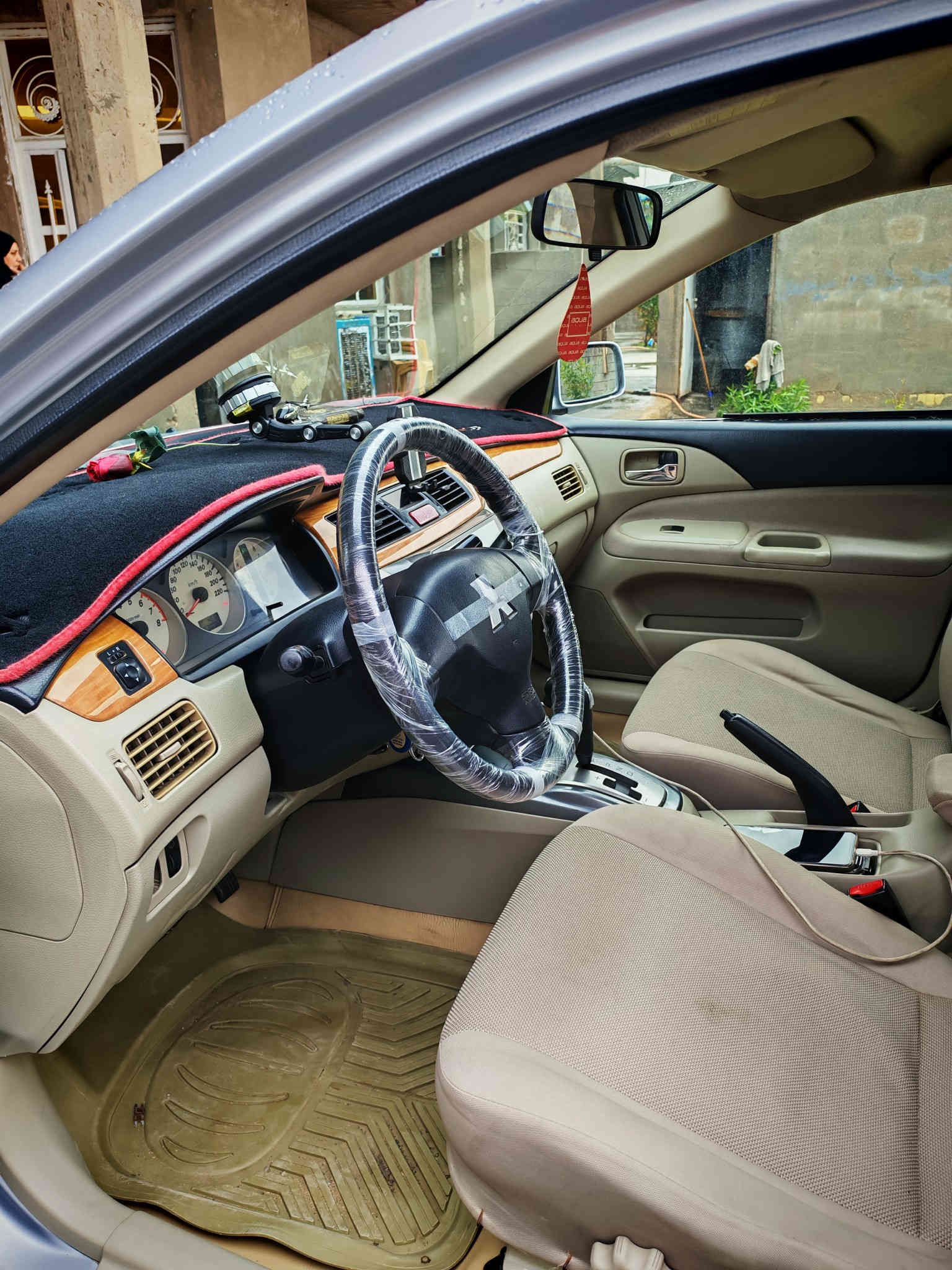 لانسر موديل 2010 خليجي بيهة  باب السائق ولباب خلف السائق مصبوغات كلير وخشم الجاملغ الخلفي طخة بسيطة عالبارد  شرط بدون  معجون و الباقي كفالة عامة شرط السونار مكينة 2000 شادهة جديد مال حاوية گير مكفول تبريد ثلج تخم تاير جديد صدر جديد السيارة ماا ناقصهة اي شي گبل للشارع ماتصرف عليهة ربع ترايك للبصرة 
معروضة ب 85 وبيهة مجال 
مكان السيارة بغداد. تقاطع النهروان مكلف بالنشر للاستفسار 
***********
