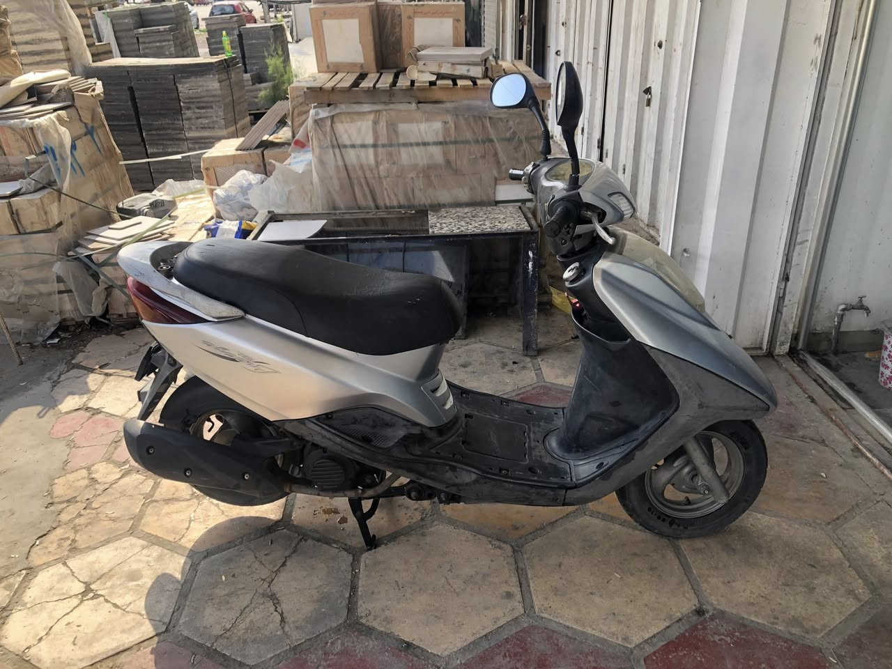 بريز 140 شغاله سلف هندر كهربائيات مكينه كفاله ما مفتوحه للعلم رنبه اني منزلهه  اوراق كامله كفرات مختمه مكاني بغداد حي العامل الرقم *********** السعر 650
