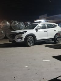 عندي توسان ماشيه ٢٥ موديل ٢٠ ٠٧٧٠٧٨٥٠٢٧٨بغداد