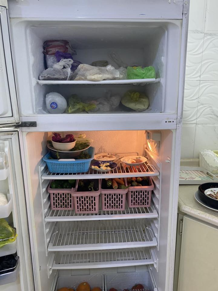 ثلاجة ٢٨ قدم نضيفة وتبريد وتجميد جيد جدا مداخلة تصليح على الفحص ب١٧٥ مكان الدورة بداية هور رجب ملاحضة الباب محولينة بالعكس 
للاتصال ع الرقم ***********
