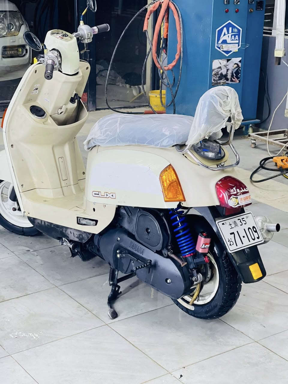 سلام عليكم
بوليسي2008للبيع
دراجه كفرات ختم واحد
داخل كريمي بلادي
مكينتهه خير من الله
شلعه ومعدل وناعمه كلش
عليه صالنصه FMاصليه
دبل خلفي رياضي
زنون اصليات
كهربائيات شغاله 100%
تايرات جديده
باقي التفاصيل علرقم***********
مكاني كربلاء طويريج
