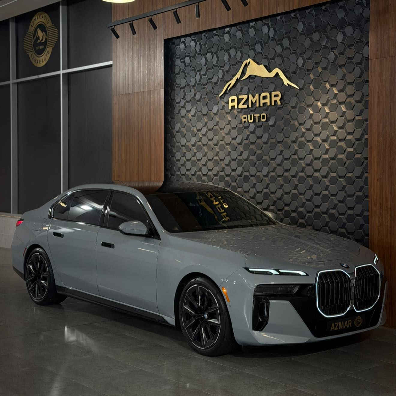 الكرستالة 💎💎
BMW 740i شاشة بالسكف
ارخص سعر بكل العراق : 755$ ورقة
‎موديل:2024
ماشية : 15 الف
لون سمنتي اكثر من مميز
مواصفات السيارة فول الفول
شاشة بالسقف 
سكف رولز رويز
سماعات BOWERS WILKINS
ناضور ليلي
ابواب شفط
رادارات و حساسات
كامرا ٣٦٠ درجة
كشنات جلد 
كشنات تدفئة و تبريد
كشنات كهربائي و ميموري
انارات داخلية
و بعد هواي مواصفات بيها متذكر

سعر : 755$ ورقة
السيارة وارد امريكي بيها قطعتين كلير بخ مال امريكا 🔥
كير و محرك كلها بشرط

للاستفسار : ***********
العنوان: السليمانية المعارض الجديدة شركة ازمر اوتو معرض رقم ٣٤
