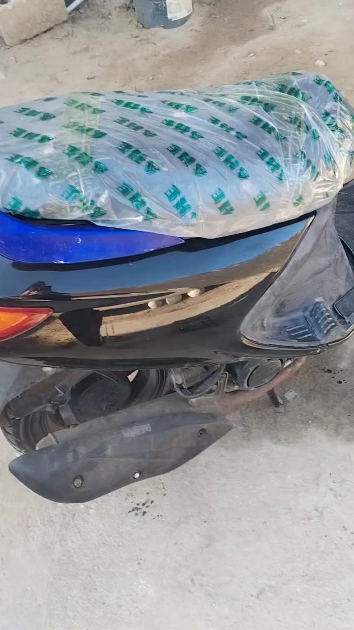 سلام عليكم دراجة رمبة مافتوحة برغي واحدة بية كفرات بلادية تجي تفحص وشوف للبيع سعر 590 ***********
