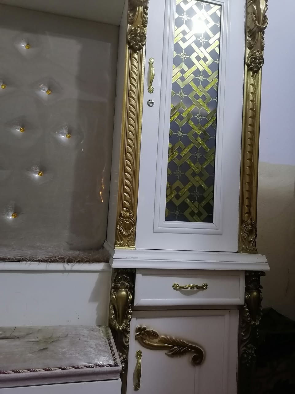 غرفه للبيع استعمال سنه فقط صاج ثكيل درجه اولى تزكام عراقي خشب اصلي عراقي نضيفه العنوان بابل السياحي السعر مليون و750 وبيهه مجال قليل للشراي الاستفسار الاتصال ع ***********
