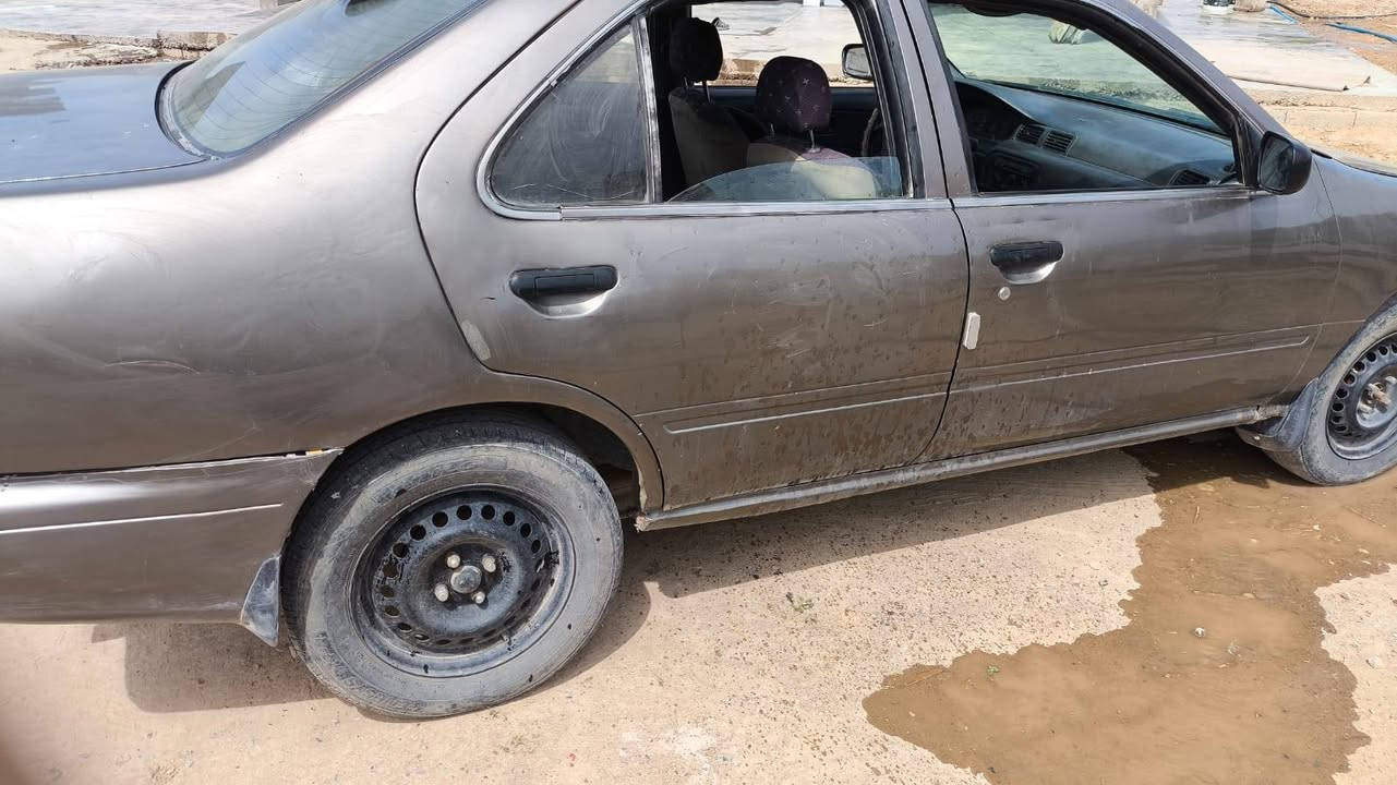 نيسان سني موديل 1998 مكينة كير مكفول تبريد ثلج سيارة بس صبغهة مو حلو رقم سنوية جديدة العنوان ديالى حمرين *********** السعر 27 وبيهة مجال
