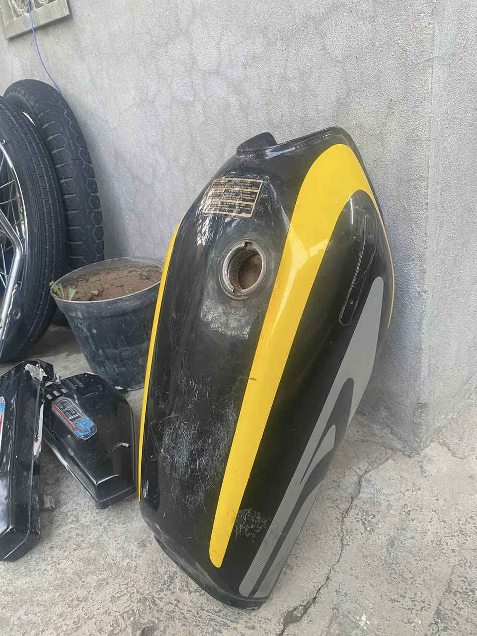 تانكي وكشن نضيفات. مابي.  كل عيب وسيبايا خلفيه  وكشن رياضي  كل عيب.  مابيها. سعر35الف
مكاني حي العسكري. شراي. خابر ***********
