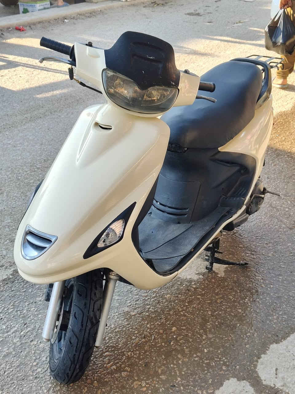 سلام عليكم دراجه فراشه فحل أصل مكينه مامفتوحه شلعه ومعدل كهربايات كله شغاله تخم تاير  جديد زيرو بمعنه الكلمه وكله صار اله 25يوم من طالعه السعر 550وبيها مجال حك الجيه العنوان نجف الرقم ***********
