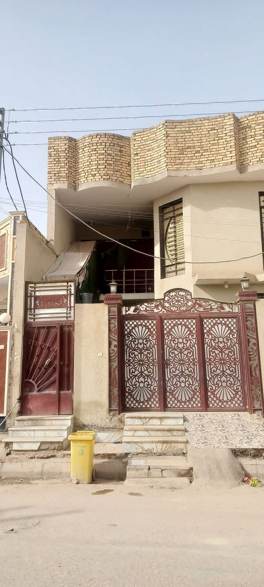 بيت البيع 200 متر طابقين نفس الوقت بيت ومشتمل البيت
العنوان حي الغدير قرب الفلكه القاضي مقابل مدرست جبل الصبر 
  غرفتين جوه وغرفتين بلمشتمل 
 عرض 4امتار و60
طول 4امتار 25
قياس الغرف

صاله
عرض 4امتار و40
طول 7امتارو50

ديوانيه
طول7 امتار و56
عرض 4امتار و45

مطبخ
عرض 4امتار و70
طول 3امتار و96

منور
عرض متره و74
طول متره 98
منور 1

منور 2
عرض متره 69
طول متره 45
منور 2

حمام داخل البيت
طول مترتين و15
عرض متره و65

وحمام خارجي + طرمع 
المشتمل نفس الشي
حمام
مطبخ
صاله
غرفتين
نفس القياس البيت 
صطح كبير
+ صطح ثاني كبير
البيت مبني 2021 جديد الاستفار اتصل عله رقم
***********
