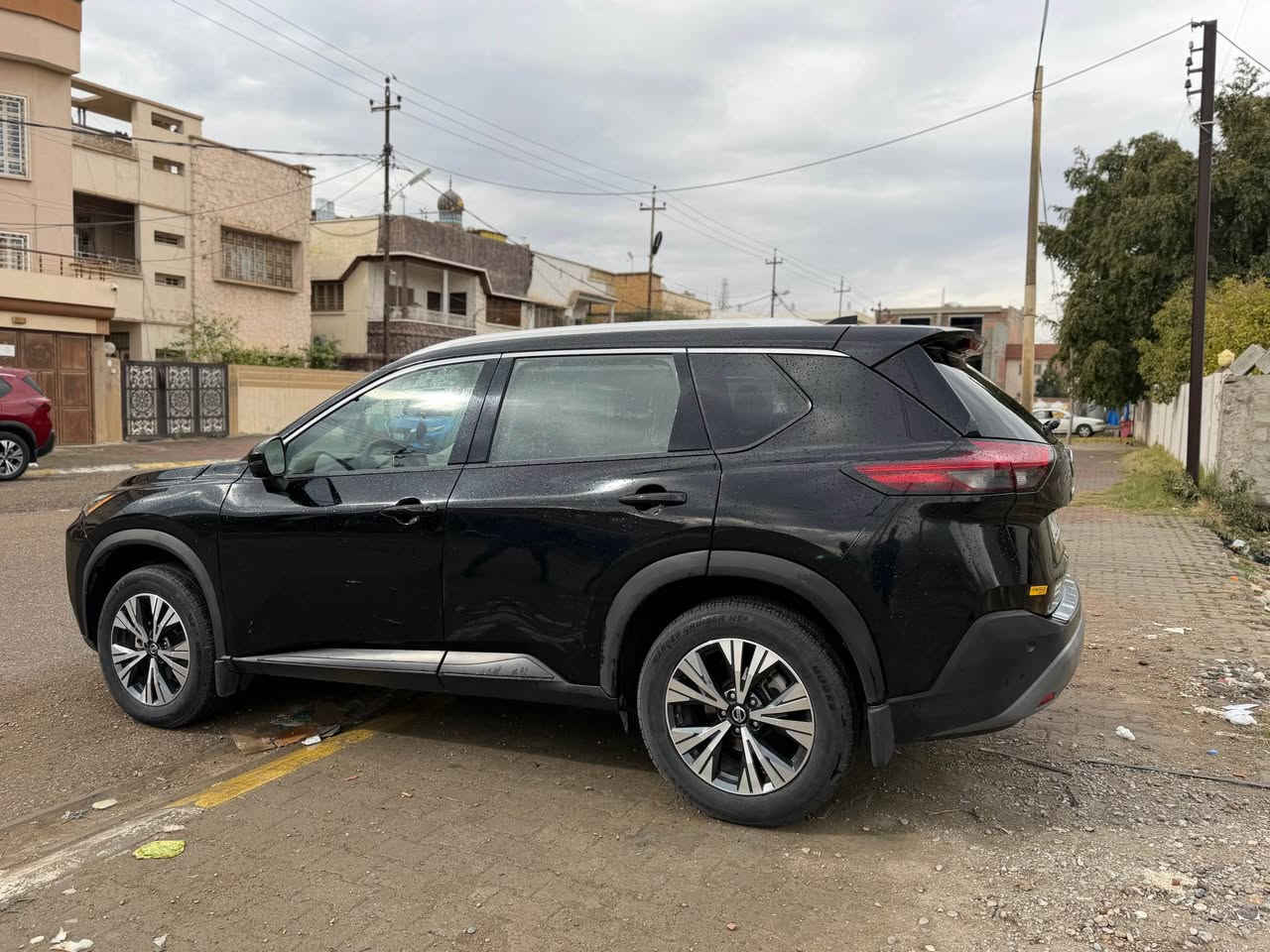 نيسان روج 2021 Sv 
محرك اربع سلندر 
مواصفات Sv فول 
جامرلغ صبغ
وباب سائق مبدل بلاد شركة
بدون ايرباك بدون دواخل بدون شاصي شرط تحويل و غرامات
السعر 225$ومجال 💵
مواصفاتها 
1.بصمة تشغيل عن بعد
2.  5 كامرات. 
3.  بانوراما 
4.رادارات / رادار امامي /رادار جانبي /رادار خلفي
5.حساسات امامي / حساسات جانبي   
6. كشنات هيتر    ‏
7. كشنات كهرباء . 
8. كشنات جلد .
9.  ‏ستيرن هيتر.                                                   
10.كشنات كهرباء
11. مري قلاب وهيتر
12.تبريد قطعتين .
14.اوتوهولد . 
15.يدات نيكل . 
16ويل كروم 19
17.صندوك كهرباء 
18مسجل ناطق 
19.. ايوكس وبلوتوث وسيدي و USB يعمل مع نظام ABS الابل والاندروير .
20.نيكل اسفل الابواب
21.بلاجكتورات 
22 .نوع سماعات BOSE
23.حمالات فوق السقف
24.نقطه عمياء
25.مراة تعتيم
26.اشاراة بالمراياة الجانبيه                                     
27. فول تحكم ستيرن                                             
28. كير أوتو + عادي.                                              
29. ستيرن هيتر
30-اوتو بريك.                                                         
31. بريك بصمة.                                                      
‏32-Led .+  زينون
33-شاشه كبير                                    
35. نضام قياده أيكو + سبورت + نورمل + سمارت 
36. مثبت سرعه
37. تحديد مسار 
38. دمامات صوت بالدشبول وبالصندوق 
39.لايت بلادي Led +  زينون ‏دبل زينون اصلى . 
40. رادار الخطوط البيضاء 
‏41- AUTO HOLD
وبعد بيها موصفات اخري
اتصل واتساب *********** كركوك, العراق
