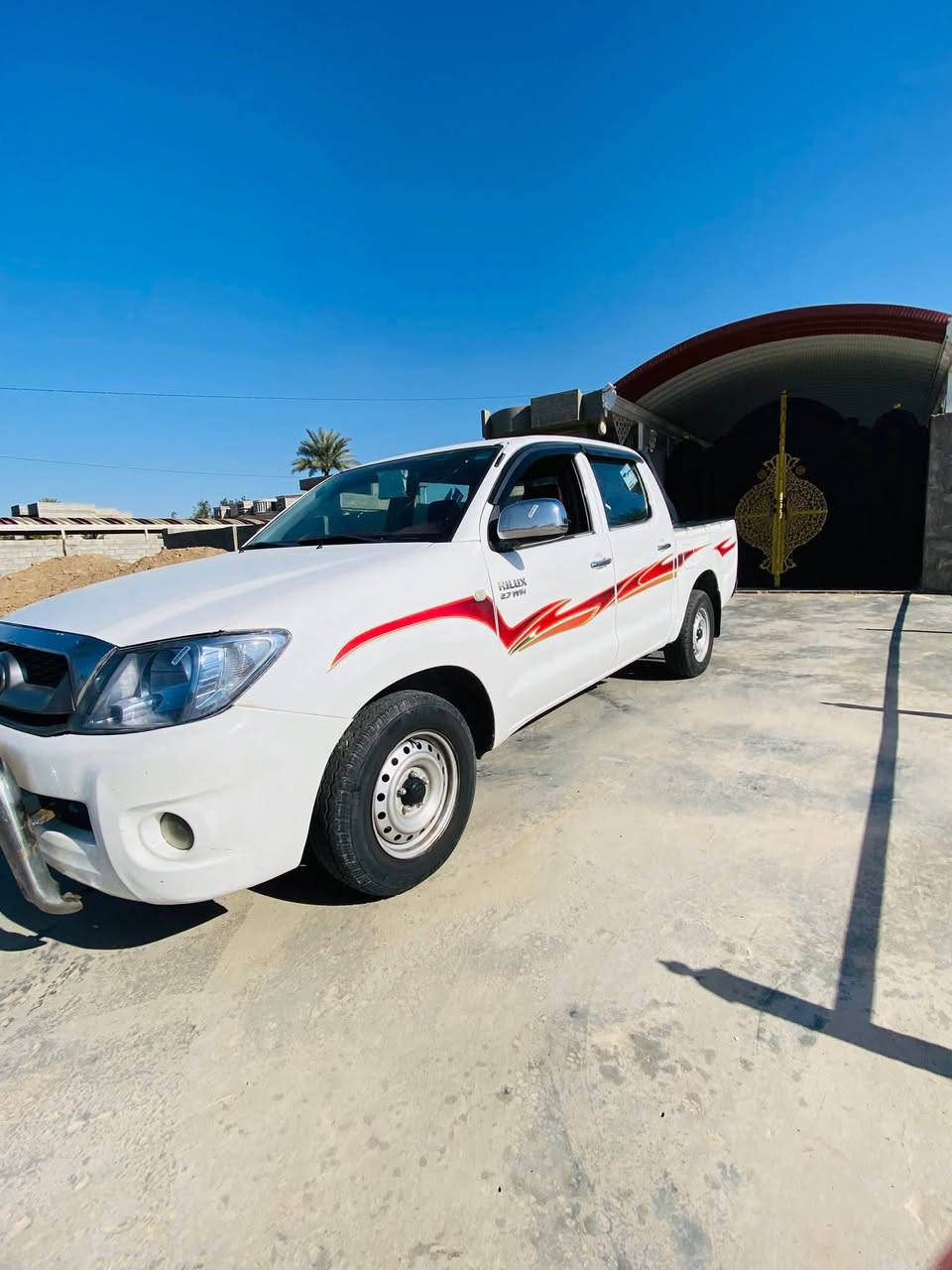 سلام عليكم للبيع تيوتا هايلوكس مديل 2011 السياره جديدة كير محرك مكفولة تخم تاير جديد السياره خير من الله ومكفول كفاله عامه السعر 158 بيه شويت ملاحظات الاستفسار الاتصال على الرقم  *********** متواجد واتساب مكان السيارة البصرة الزبير.
