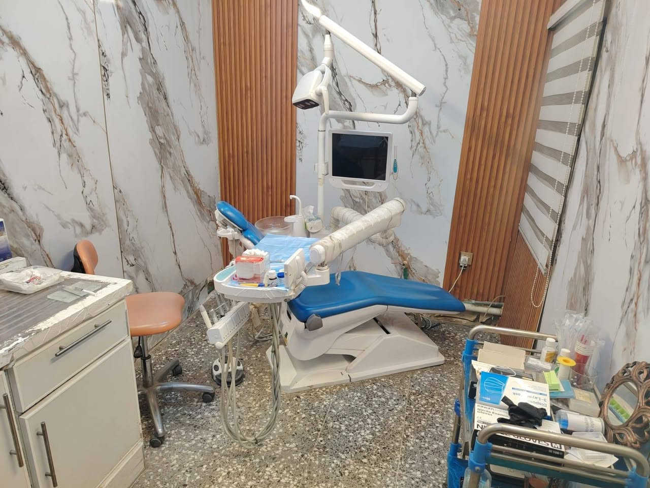 عياده للبيع مكتمل عدد كراسي اسنان 2 بسعر مناسب في بغداد ***********
