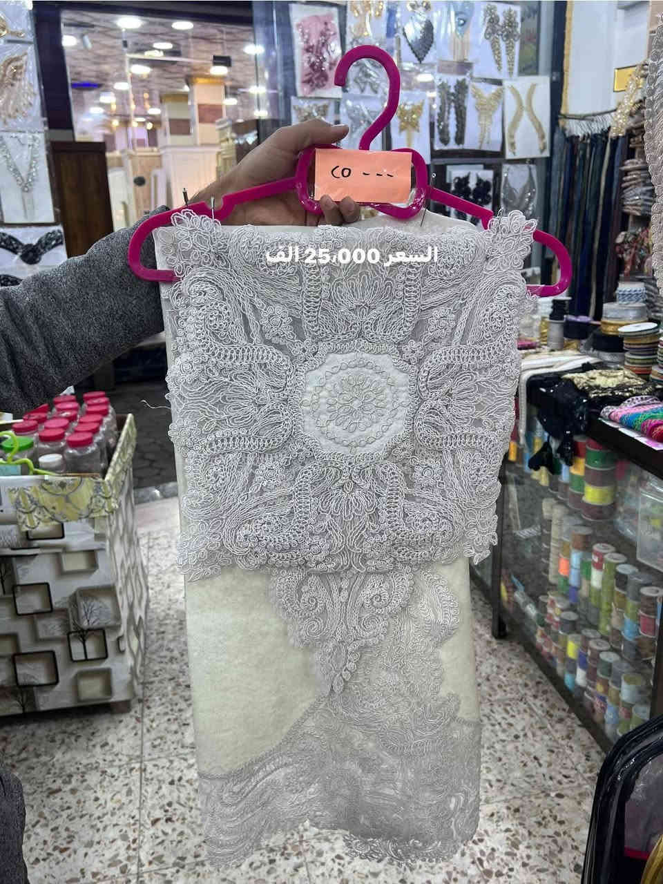 متوفر سيت چراچف يتكون من 6 قطع تركي الصنع 🇹🇷
-قطعه ميز طعام حجم كبير 
- قطعه مستطيل 
- اربع قطع حجم  صغير للطبلات 

- يوجد خدمة توصيل 🛵 داخل الرمادي حسب المنطقه المتواجد بيها الزبون 

- للاستفسار على الرقم *********** متواجد بي واتساب 🟢⚪️
