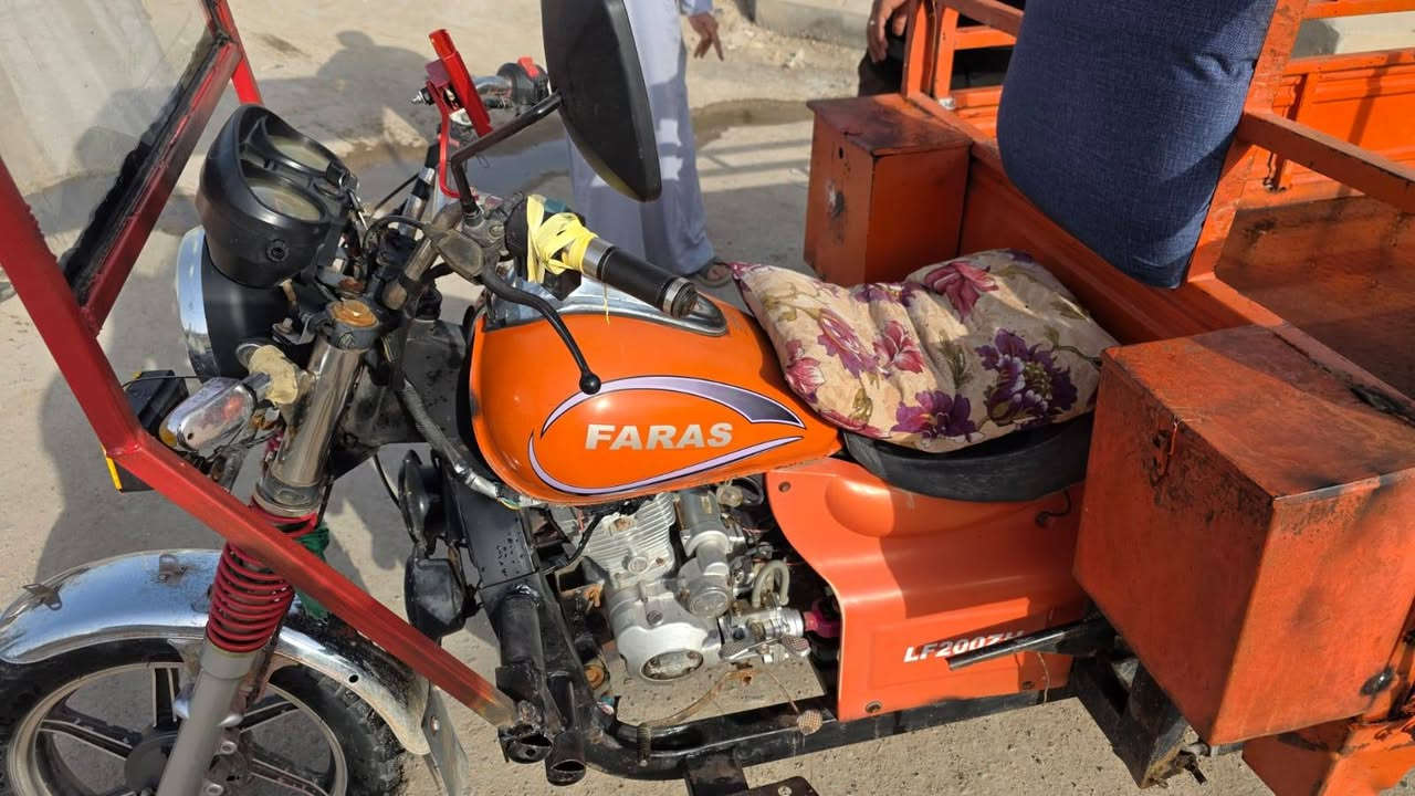 السلام عليكم سوته فرس ادوات للبيع الستوته جديده ونظيفه كهربائيات شغاله شاصي كفاله مكا ني المدينه سعر مليون 150 وبيها مجال قليل للشراي رقم *********** واتساب فقط
