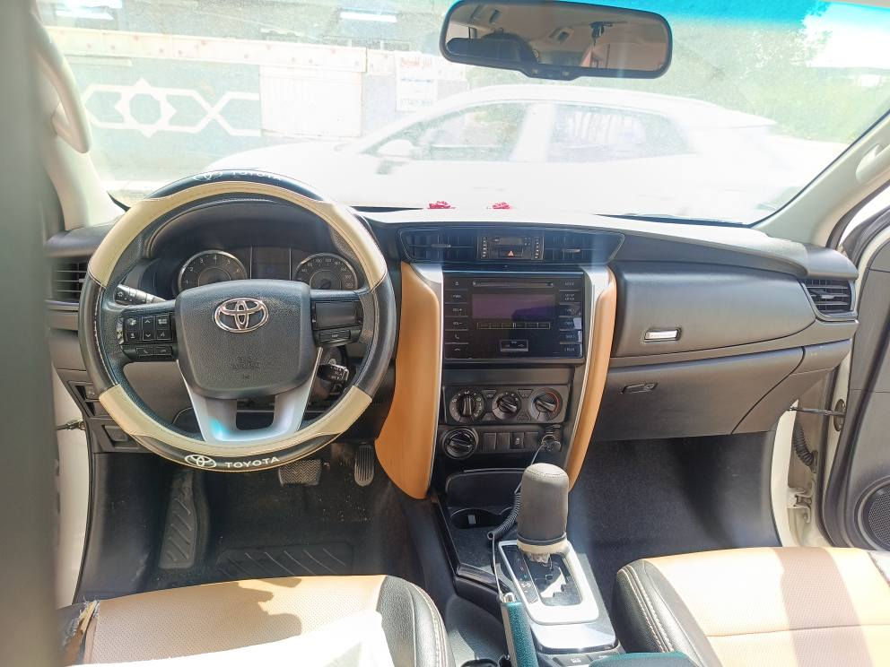 فورجنل موديل 2017 سياره مكفوله من صبغ وتبديل وبارد
سياره نضيفه باسمنه ماشيه 145  7 راكب مكينه 4 سلندر 2700 مكلف بل نشر 

*********** بغداد, العراق
