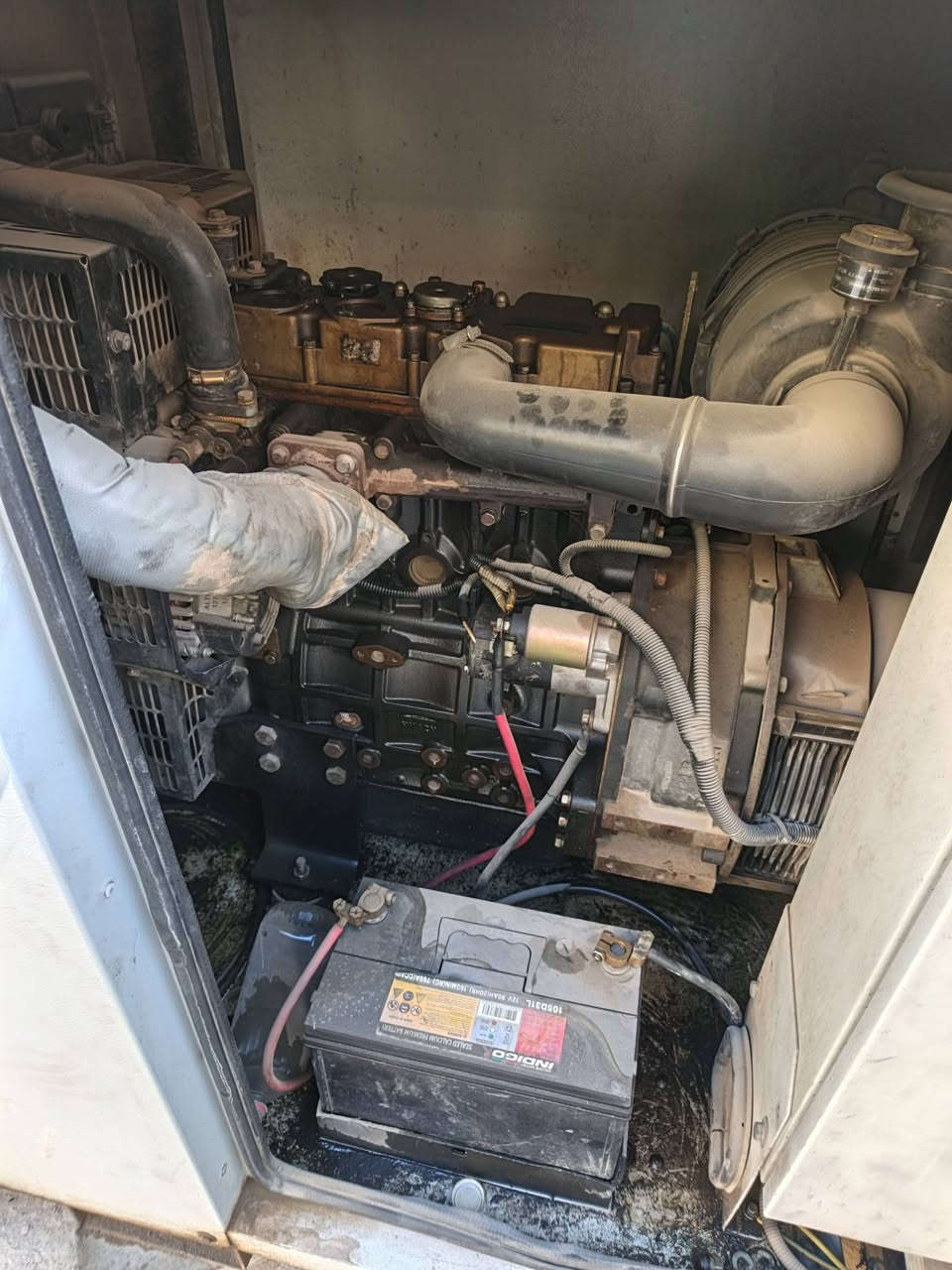 سلام وعليكم مولد بيركز الكاتم ماله اسكوت مولد جديد استعمال غليل  ٢٠ كيفي ٨٠ أمبير  تأخذه عل الشغل صرف بساعه لترتين محرك ما مفتوح كاتم استفسار ***********
