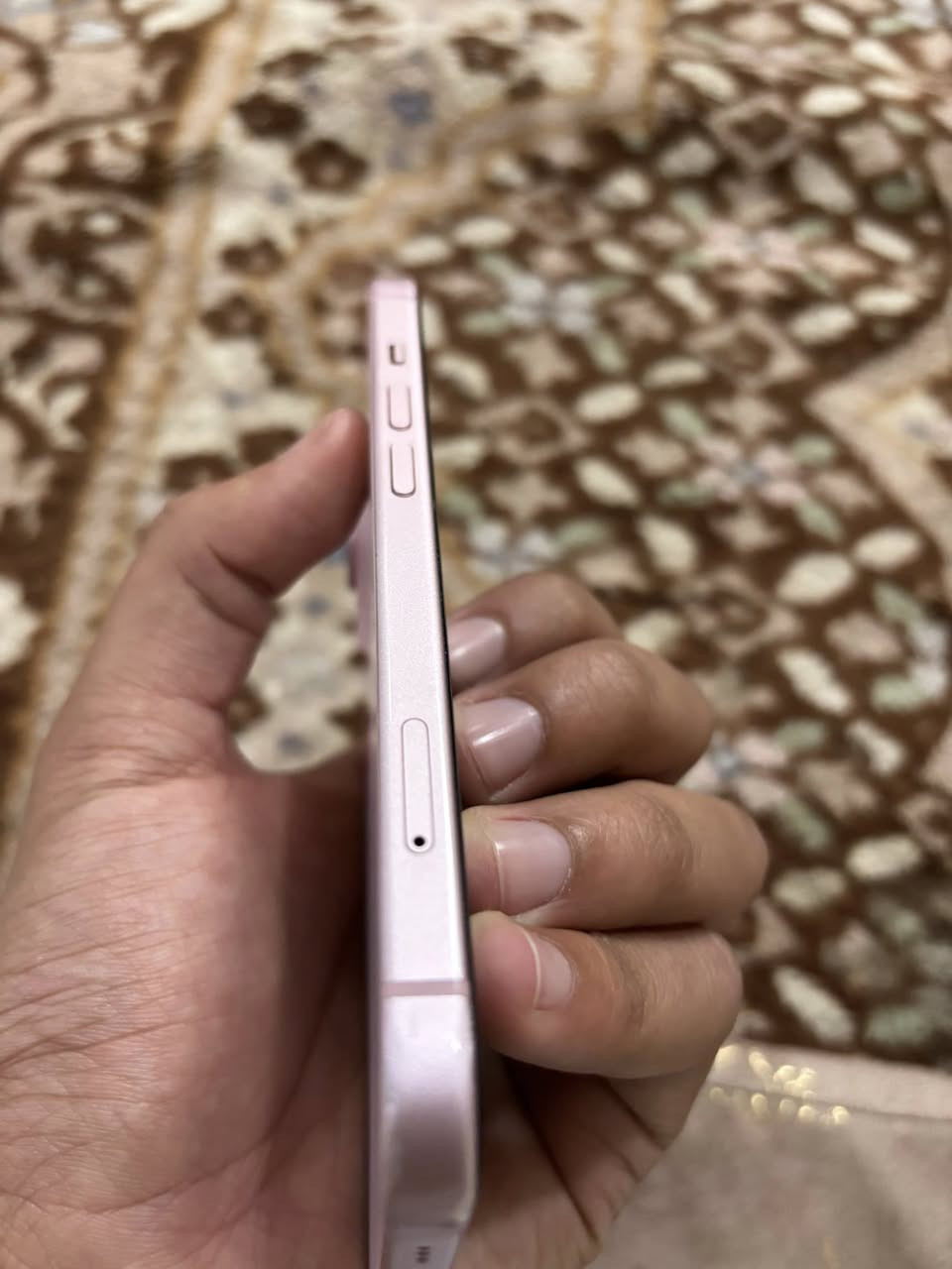 السلام عليكم اخوان آيفون 15  عادي ذكره١٢٨ بطاريه 88   السعر 650  رقم الهاتف***********
