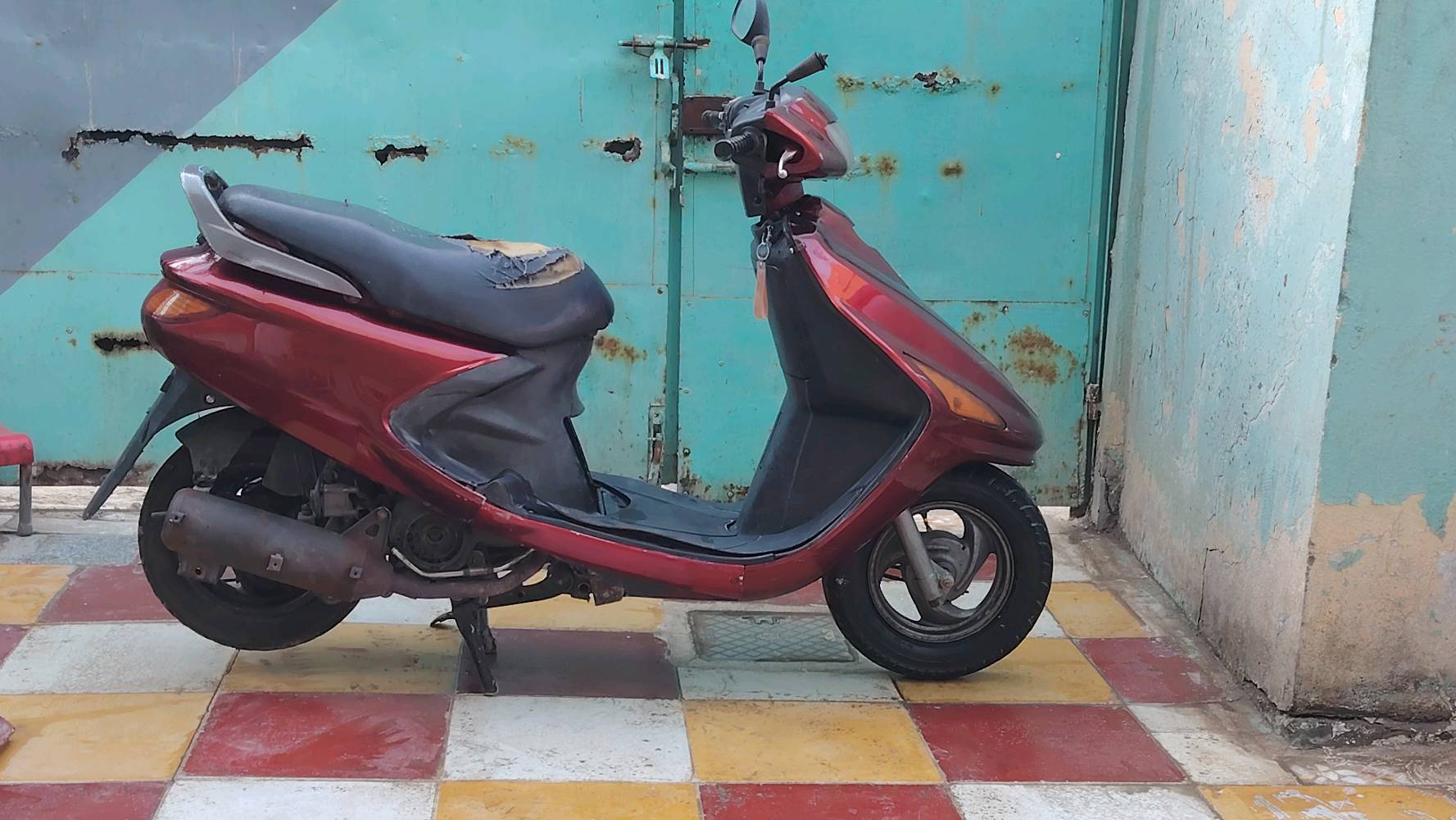 السلام عليكم دراجة فراشة جاهزة من كلشي سلف هندر كابريتر جديد لايت اشاير كلة شغال مفتوحة اول مرة مجفت كلة اصلي و عمر شلعة معدل تشك الكاع دبلات جديد بريكات جدد دراجة حلوة مكاني حلة شارع ٨٠ رقم *********** السعر ٣٧٥ 