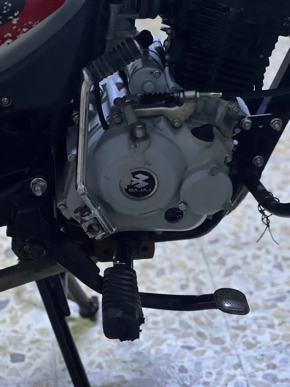 السلام عليكم بوكسر موديل ٢٠٢٣ رقم وسنويه دراجه نضيفه تجفيت شركه جديد السعر مليونين وميه وبيها مجال الرقم ***********
