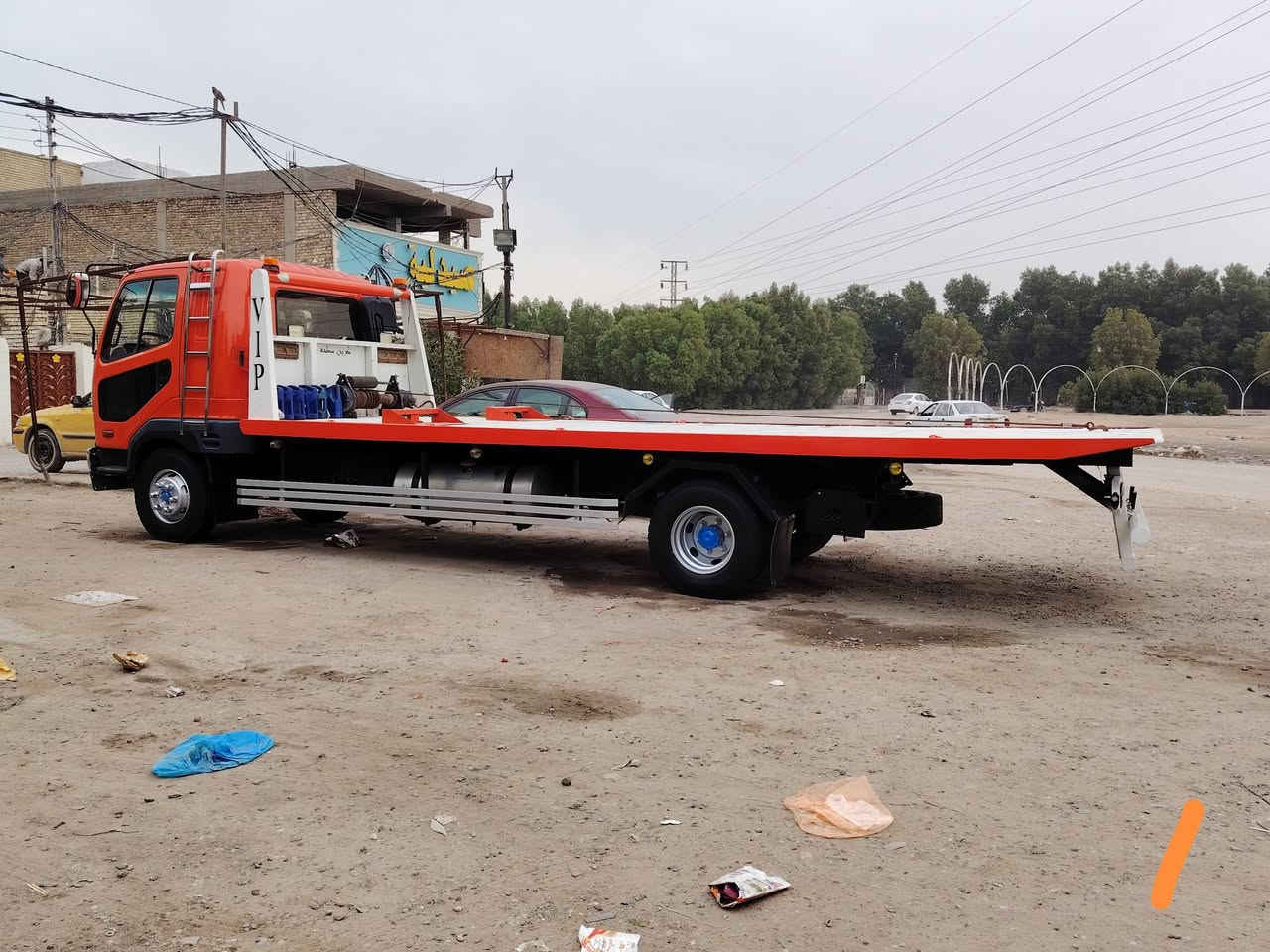 كرين صطحه فوصه مديل ١٩٩٤ بدي ٣جكات طول ٧متر تسكام درجه أوله تحمل أليات مكينه ١٦ جديده غرفه جديده سياره جاهزه كبل لشغل مكان السياره النجف للستفسار ***********
