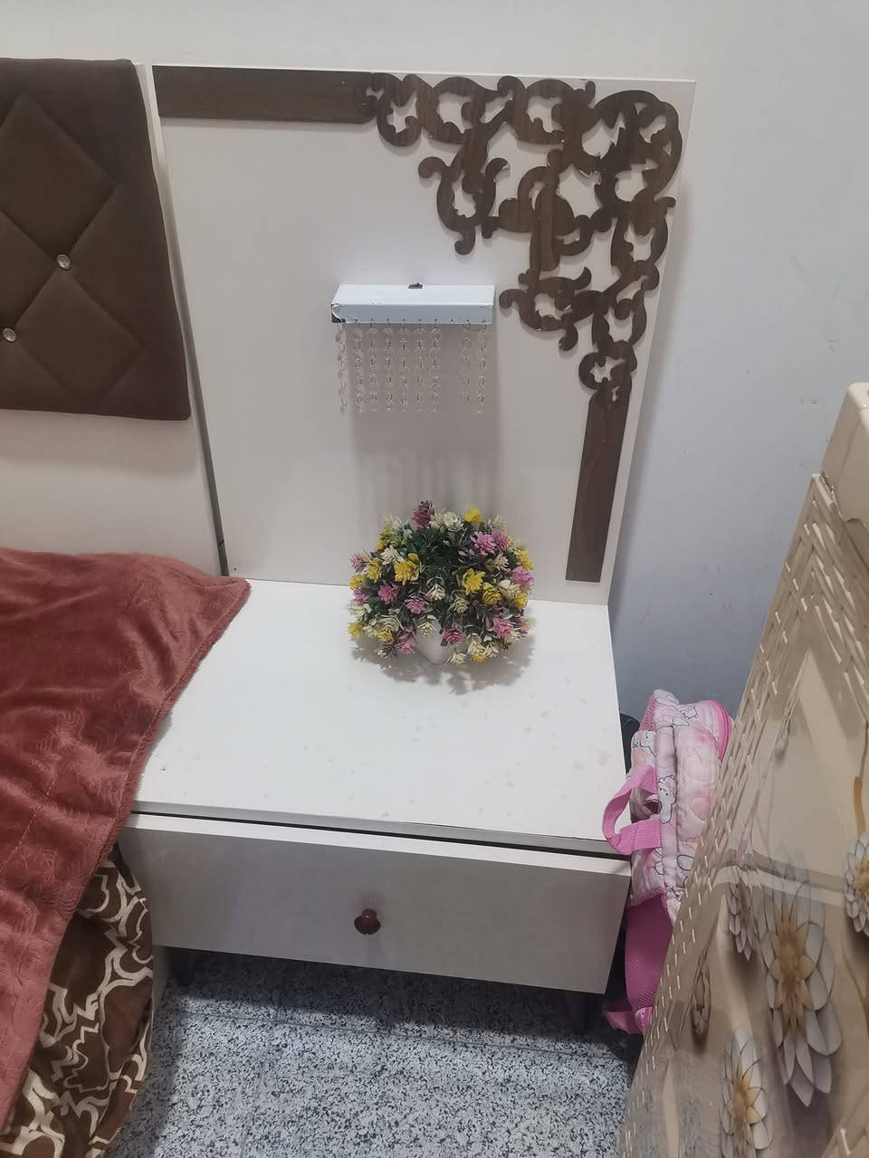 السلام عليكم ..
#للبيع ..
1_غرفه تركيه 6 قطع اخت الجديده درجه اولى  نظيفه .. السعر  650 بيه مجال قليل ..
2_ ميز 4 رفوف بلاستك .. السعر  35 الف .
3_ براكيترات شكل طاووس لون ذهبي .. 40 الف ..
4_مغسله زاويه ثقيله اصلي .. 30 الف 
#الشراي يتصل ع الرقم (***********)
شريحة مع واتس اب ..  والله ولي التوفيق .
