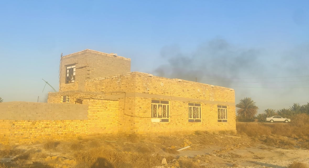 السلام عليكم.. أرض زراعيه للبيع مساحه 4 دونم مع بيت يتكون من 3 غرف ومطبخ وصحيات وهول يحتاج ترميم فقط بالاضافه الئ ملحق هيكل بناء 2018  العنوان الخضر قرية الصافي(ال عيون) يبعد عن قضاء الخضر 9 كيلو 
للاستفسار مراسلة الصفحه او الاتصال علئ الارقام التاليه.. 
*********** واتساب

***********
