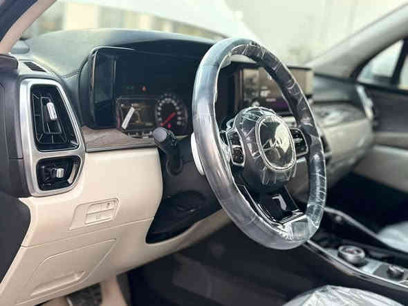 كيا سورنتو 2023 خليجي ( الزيرو )
استلام الشركه الدوليه بعدهه بل ضمان ماشيه 17   عل شرط بعدهه بنايلون الشركه وبفايلون الشركه زيرو المواصفات فول عده بنرامه ( السياره عل شرط مكفوله من جكت الابره) عده بارد 4 اصابع 
داخل كريمي 
دبل كشن كهرباء 
كير ماوس 
سايد بريك بصمه 
فول تحكم استيرن 
شاحن واير ليس 
شفتات كير بل استيرن 
لايت عدسات 
بكلايت لد 
دواخل نشره 
ويل 19 
محرك 6 سلندر 
7 راكب 
3 قطع تبريد 
بصمه تشغيل 
تشغيل عن بعد 
حساس امامي خلفي 
شاشه اصليه
جي بي اس بلادي 
مكان السياره بغداد 
رقم بغداد دولي بسمي هزه وسنويه جديده
(مستعجل على بيعتها رايدها 300وبيها مجال حك الجية )
الرقم ***********
