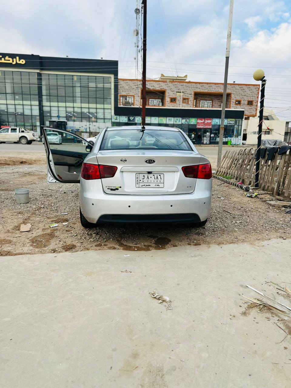 سلام عليكم سيارة فورتي موديل 2012 سيارة مرتبه مابيه نقص فقط التبريد واما الضرر فقط ثلاث قطع صبغ تحكم ستيرن كله شغال كهربائيات شغاله سياره كامله مابيه اي نقص تحويل ثاني يوم مصفره من الغرامات و للأستفسار على هذا الرقم *********** والسعر 97 وبيها مجال.
