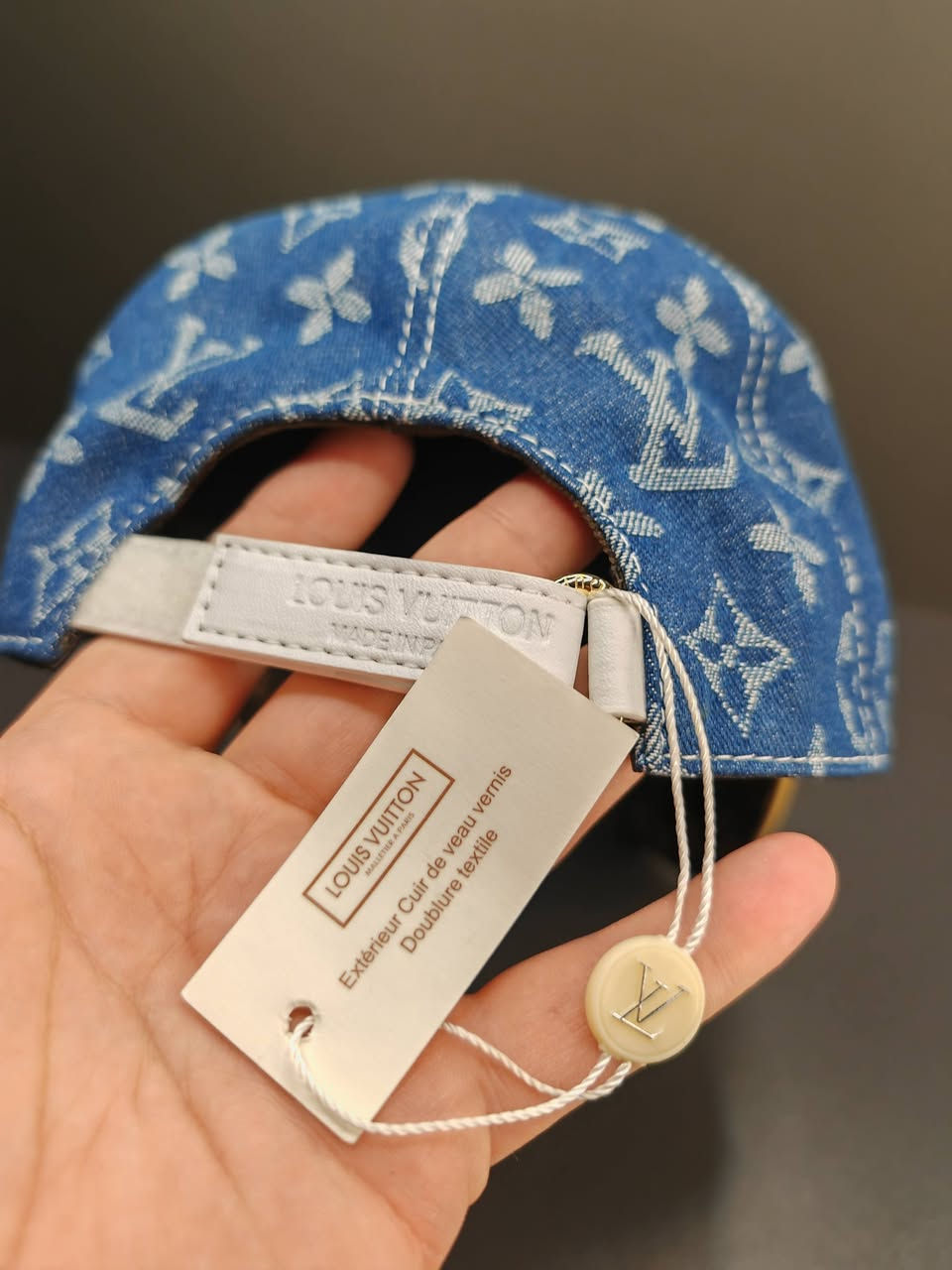 كب (شفقة) لويس فيتون بهذا الجمال، مكس جلد وكابوي طالعة فد شي، الكوالتي ممتاز جدا، جديدة غير مستعملة
يوجد توصيل لجميع المحافظات ***********
