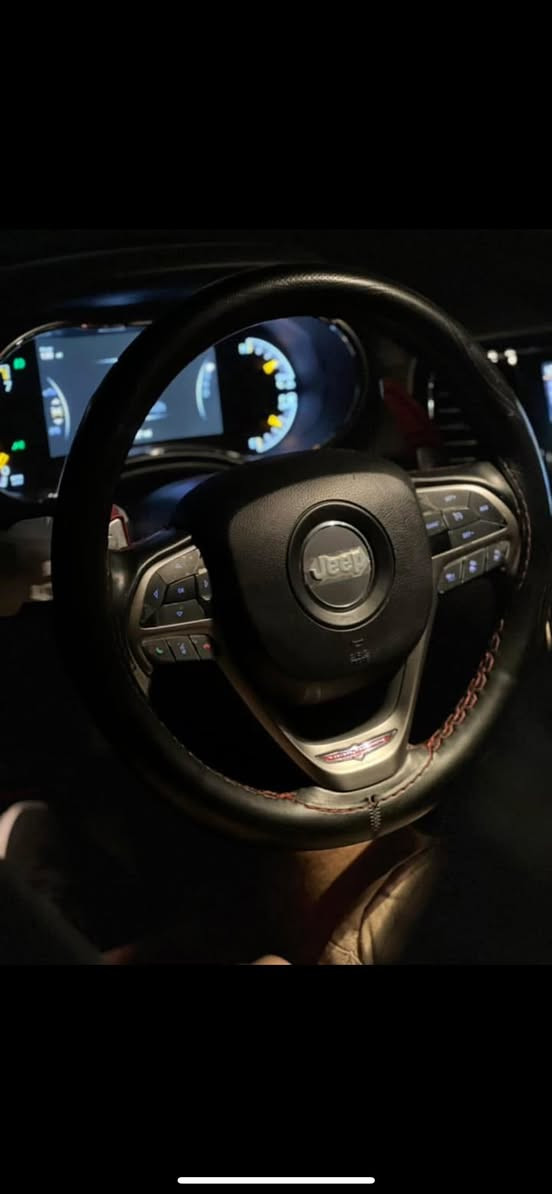 السلام عليكم لبيع  jeep ترايل هوك الحادث البنيد فقط 
ماشيه 100 
السيارة حيل جديدة

الموديل :2019
المحرك : V6.  3.6L .

* المواصفات :فول
* نقطة عمياء . 
* فرش المقاعد من الجلد . 
* المقاعد الأمامية كهربائية .
* ذاكرة لحفظ وضعيات الجلوس . 
* المقاعد الأمامية مع تدفئة . 
* صف المقاعد الخلفية مع تدفئة . 
* ويل قياس 20 انج اسود لماع .
* مقود السائق كهربائي . 
* تدفئة ستيرن . 
* سقف بانوراما .
* شاشه 8.4 انج .
* نظام الملاحة (GPS) . 
* نظام خاص للطرق الوعرة . 
* مصابيح امامية زنون . 
* المصابيح الأمامية مع LED لايت . 
* كشافات الضباب زنون . 
* تشغيل عن بعد .
* صندوق كهربائي .
*  حساسات أمامية . 
*  حساسات خلفية .
* كاميرا خلفية .
* بخاخ ماء لتنظيف المصابيح الامامية .
* مرايا بخاصية التعتيم الذاتي . 
* مرايا جانبية قابلة للطي كهربائيا . 
* بلوتوث تلفون . 
* محدد سرعة . 
* نظام تشغيل واطفاء اوتماتيكي للمحرك للتوفير من صرف الوقود .
جكات
رادار امامي
* نظام بريك اوتماتيكي 
سعر 233وبيه مجال عنوان بغداد حي الجامعه
***********
