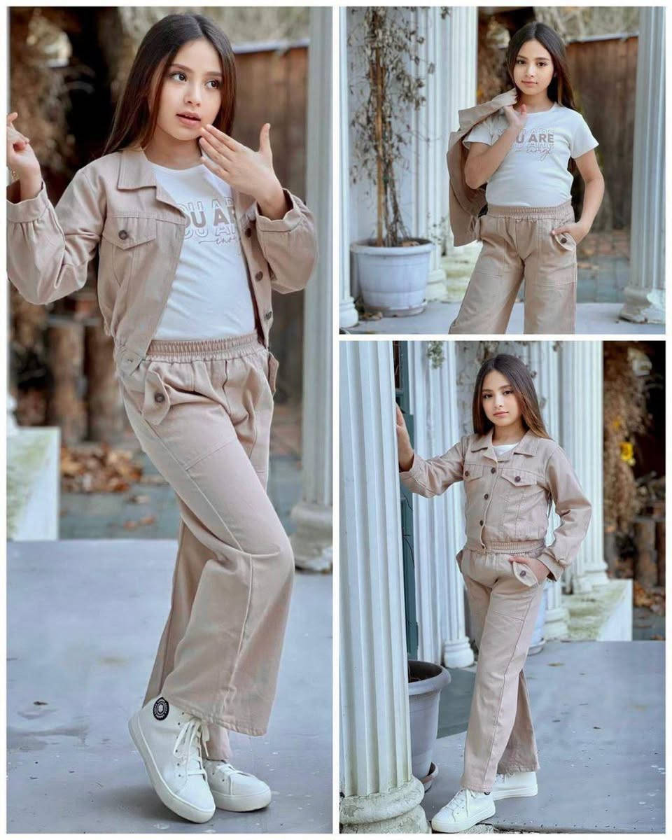 4/12 سنة
الدرزن 150 
قماش جينز


**إذا كنت صاحب هذا الإعلان وتريد حذفه لأي سبب، رجاءا أرسل رسالة إلى الدعم الفني**