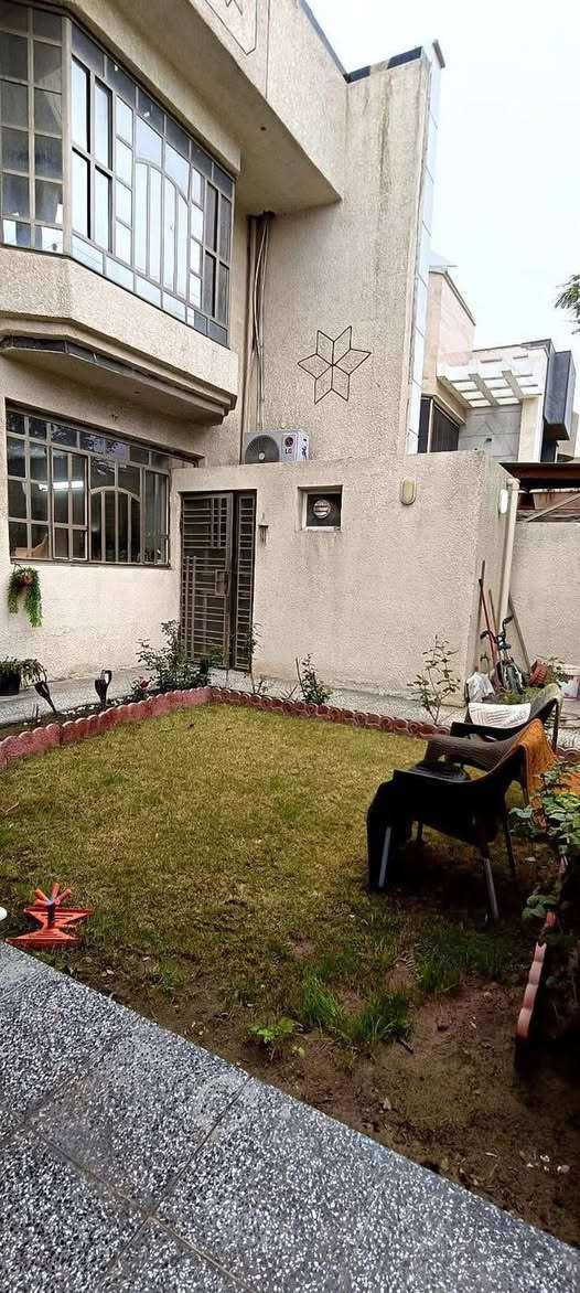 بيت للبيع سند طابو صرف في منطقة جكوك القريبة للكاظمية (مربع جهة الكاظمية) المساحة المراد بيعها 175 متر من مجموع ٣٠٠ متر  ، واجهة 7 امتار نزال 25 البيت يقع على شارع العريض / شارع 20  ،خامس بيت عن اسواق الموسوي ، فيه حديقة خارجية و مناور عدد 2 ، 3 غرف نوم ، استقبال
📌 علما ان معاملة البيع كاملة والبيت فارغ يعني نتكاتب واسويلك عدول ويسجل باسمك وتستلم البيت بنفس اليوم.
، موبايل ‭٠٧٧٨ ١٩٣ ٠٧٩٢‬
