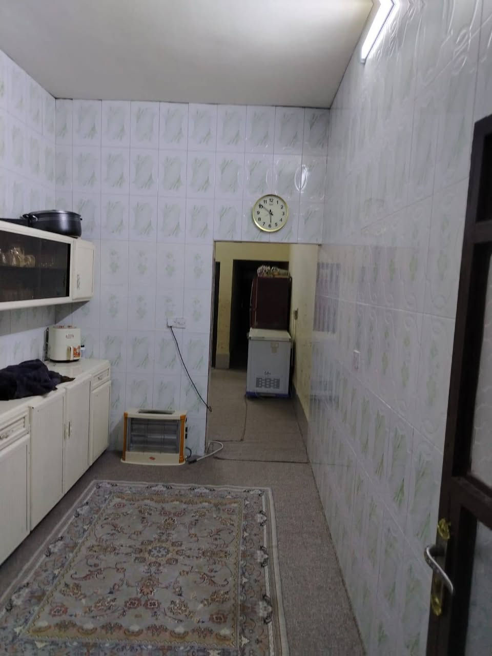 دار للبيع طابو ملك صرف 

الموقع / حي التاخي قرب المقبرة 

المساحة / 125 متر 

يتكون الدار من استقبال ومطبخ وهول وغرفة نوم وطابق الثاني بيتونه وغرفة نوم  الدار مرتب فول سيراميك

للاستفسار اكثر مراجعة مكتب الرحمن للعقار قرب جامع الشهداء مقابل مدرسة صدى العراق الابتدائيه 

او الاتصال على الرقم 

***********
