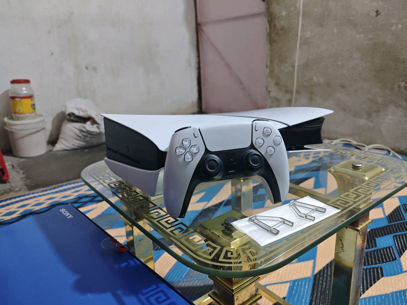 ​🔥 للبيع: جهاز PlayStation 5 Slim (النسخة الأوروبية) - بحالة الزيرو! 🔥
السلام عليكم شباب، للبيع جهاز بلايستيشن 5 سليم أوربي بحالة الشديد/شبه جديد استخدام قليل جداً ونظيف عالتشغيل والشرط!
​🎮 مواصفات وتفاصيل الجهاز:
​النوع: PlayStation 5 Slim (أوربي الأصلي).
​الحالة: مستعمل نظيف جداً واستخدام قليل، اشتريته جديد من الكارتون.
​الملحقات: كامل الملحقات الأصلية متوفرة بالكامل مع الكارتون الداخلي والخارجي وحافظات الفوم (كما موضح بالصور).
​💳 مميزات الحساب والاشتراك:
​يحتوي على حساب إماراتي رسمي.
​يوجد رصيد 9$ دولار داخل ستور الحساب.
​بلاس مفعل (اشتراك شهري).
​يحتوي الحساب على 2 بلاتينيوم (Platinum Trophies) في أفضل الألعاب:
​God of War (2018) 🏆
​Spider-Man 🏆
​🎮 الألعاب والمكتبة:
الجهاز يجي ويا مكتبة ألعاب ضخمة تحتوي على أكثر من 400 لعبة جاهزة، بالإضافة إلى باقة من أقوى الألعاب المثبتة والمتاحة:
​1_EA Sports FC 26 (فيفا 26)

​2_ Marvel’s Spider-Man 2

​3_ Days Gone (أيام مضت)

​4_ Assassin's Creed Valhalla

​5 Call of Duty: Modern Warfare 3

​6_Hogwarts Legacy (تراث هوجورتس)

​7_ Guardians of the Galaxy (حراس المجرة)

​وغيرها الكثير من الألعاب الضخمة. 
​📍 المكان: [ميسان /العمارة ]
💰 السعر: [ 800 الف شرط الفحص والنظافة ]
📞 للتواصل والاستفسار: يرجى المراسلة على الخاص. 

​(ملاحظة: الصور المرفقة بالمنشور هي صور الجهاز والحساب الفعلية)