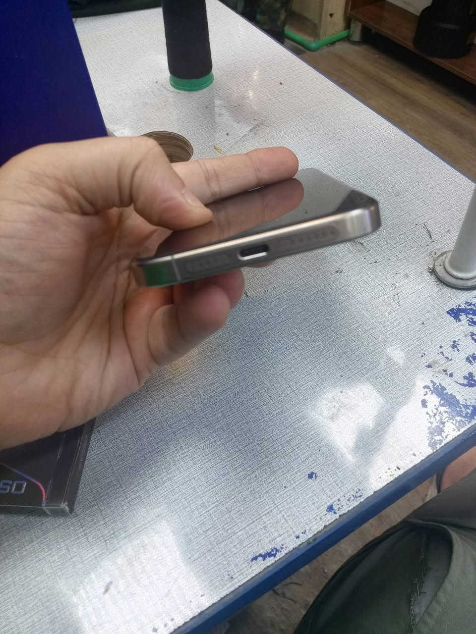 ايفون ١٥ برو ماكس ٢٥٦ شرق اوسط نضافته ١٠٠٪ جهاز جديد مكاني بغداد الجديده شارع المسبح اريده مراوس اب 16 شخط مابي رقمي *********** وياه بس كيبلل شحن كارتونته ضايعه
