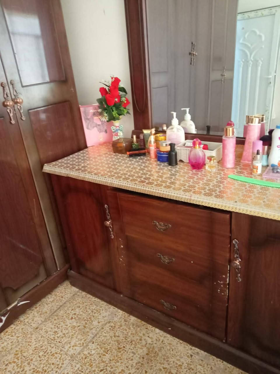 غرفة للبيع السعر ٢٠٠ الف وبيها مجال التواصل ع خاص المكان موصل بالايسر


**إذا كنت صاحب هذا الإعلان وتريد حذفه لأي سبب، رجاءا أرسل رسالة إلى الدعم الفني**