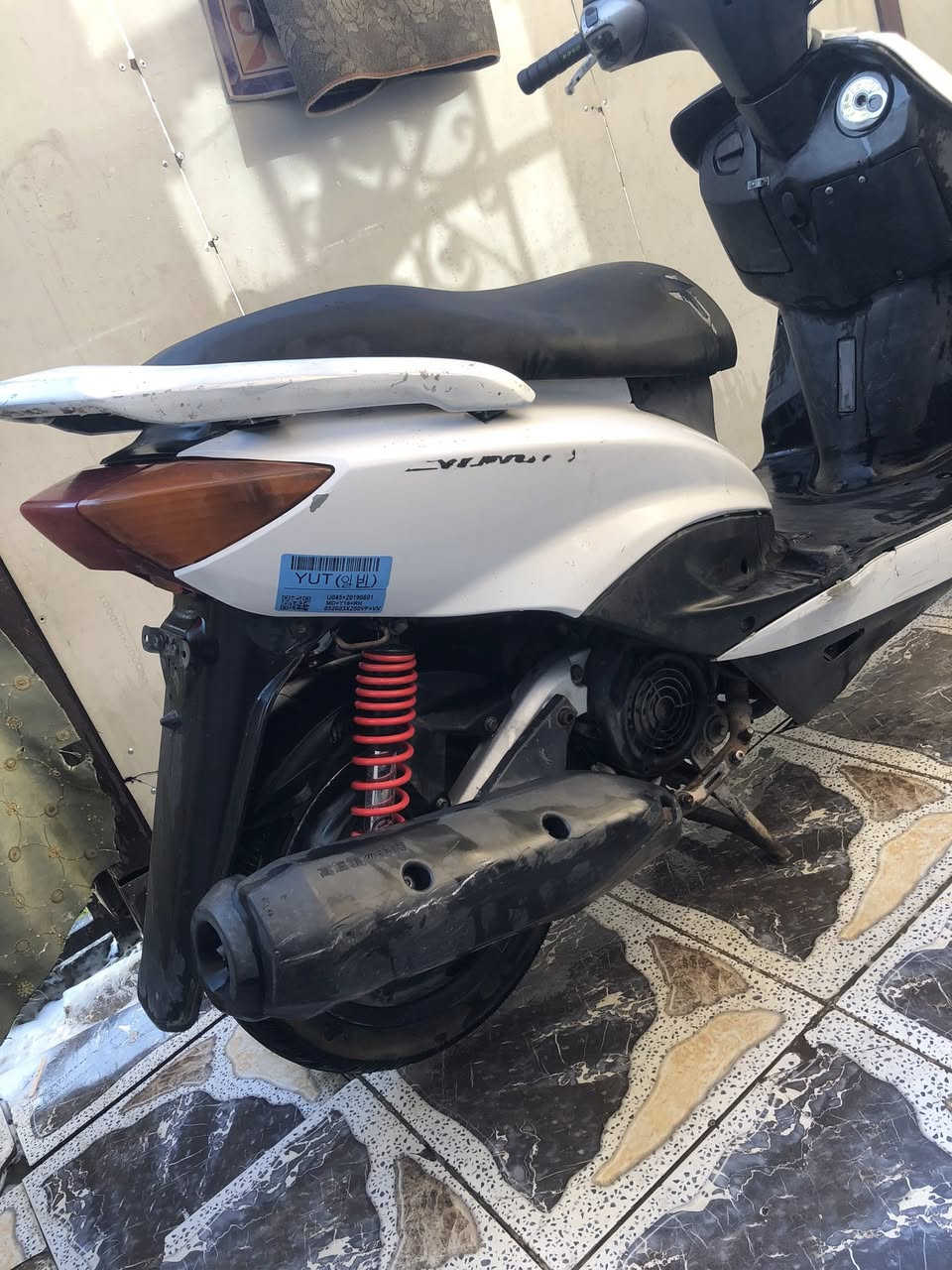 السلام عليكم دراجه سكنس ياباني سرعه ١١٠ للبيع الدراجه مكينه ابلادممفتوحه كهربائياته كله شغاله نكره سلف وهندربكل وكت السعر٤٥٠ الرقم *********** المكان حي الجهاد
