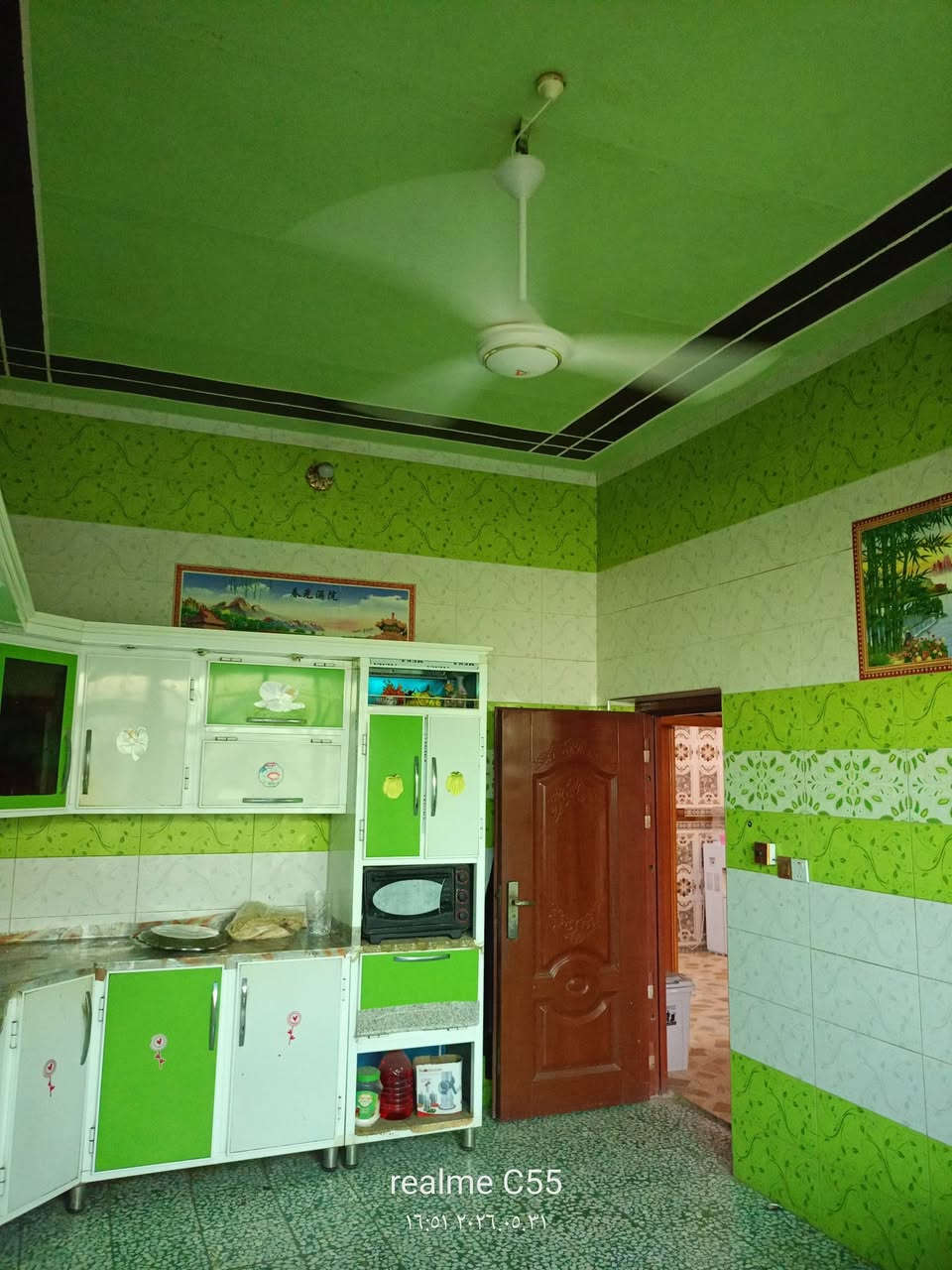 ياالله بيت للبيع طابو ماليه المساحة الكليه 270متر على ساحه مع اسواق بناء طابوق شغل درجة اولى مال جاني يحتوي على غرف نوم عدد 2صاله استقبال مطبخ صحيات داخليه وخارجبه ساحه  مع كراج واسع جميع الخدمات متوفرة ماء كهرباء مجاري تبليط ارصفه مثل ما واضح بالصور المنطقة مشموله بالطابو ومرقم من البلديه العنوان حي الامام منطقة خويلد قريب من الأمام الحمزه طريق النجف للاستفار ومعرفة السعر مراسلة الصفحة أو الاتصال ***********
